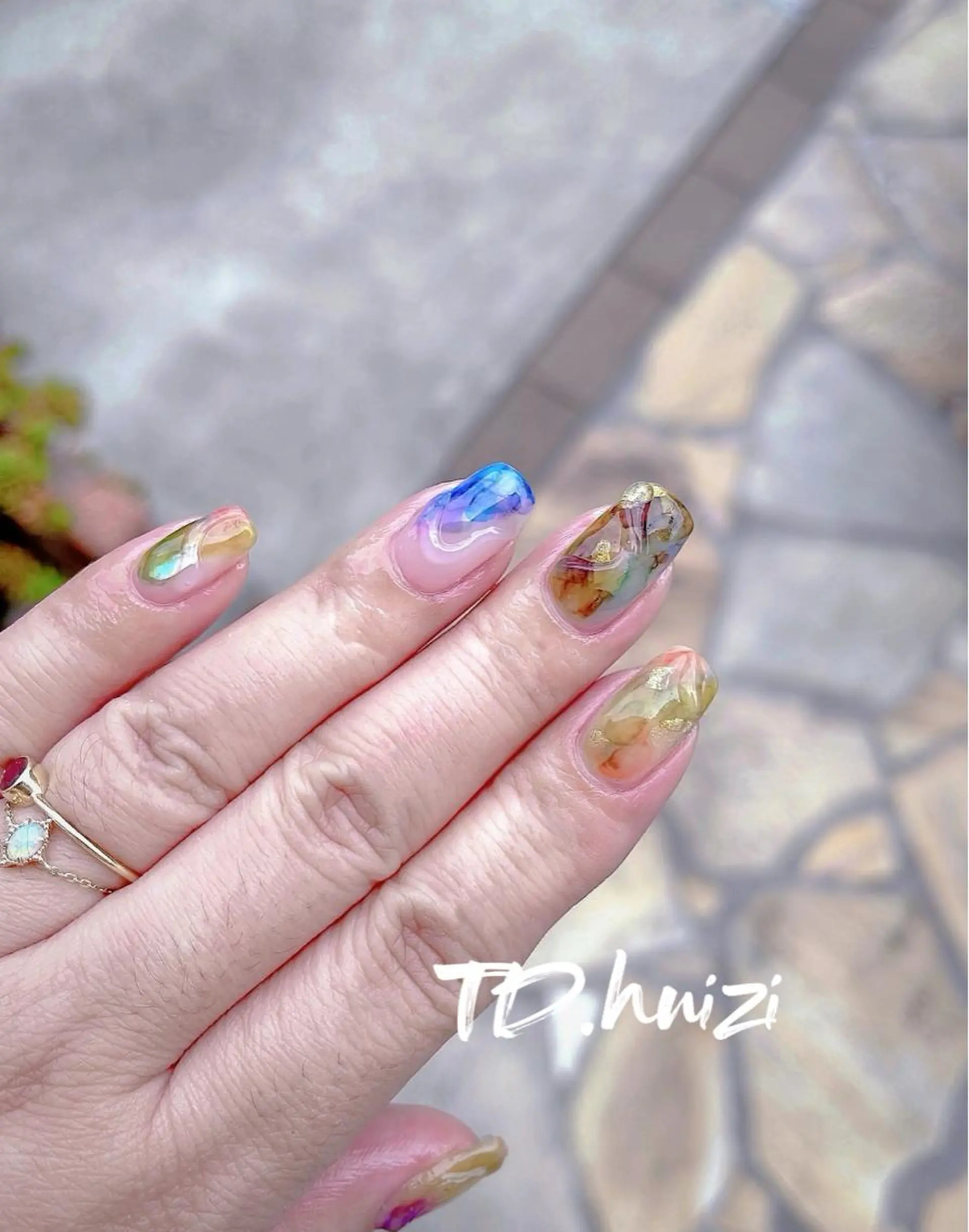 ミディアム めぐみのネイルサロン スタッフ練習のネイルデザイン