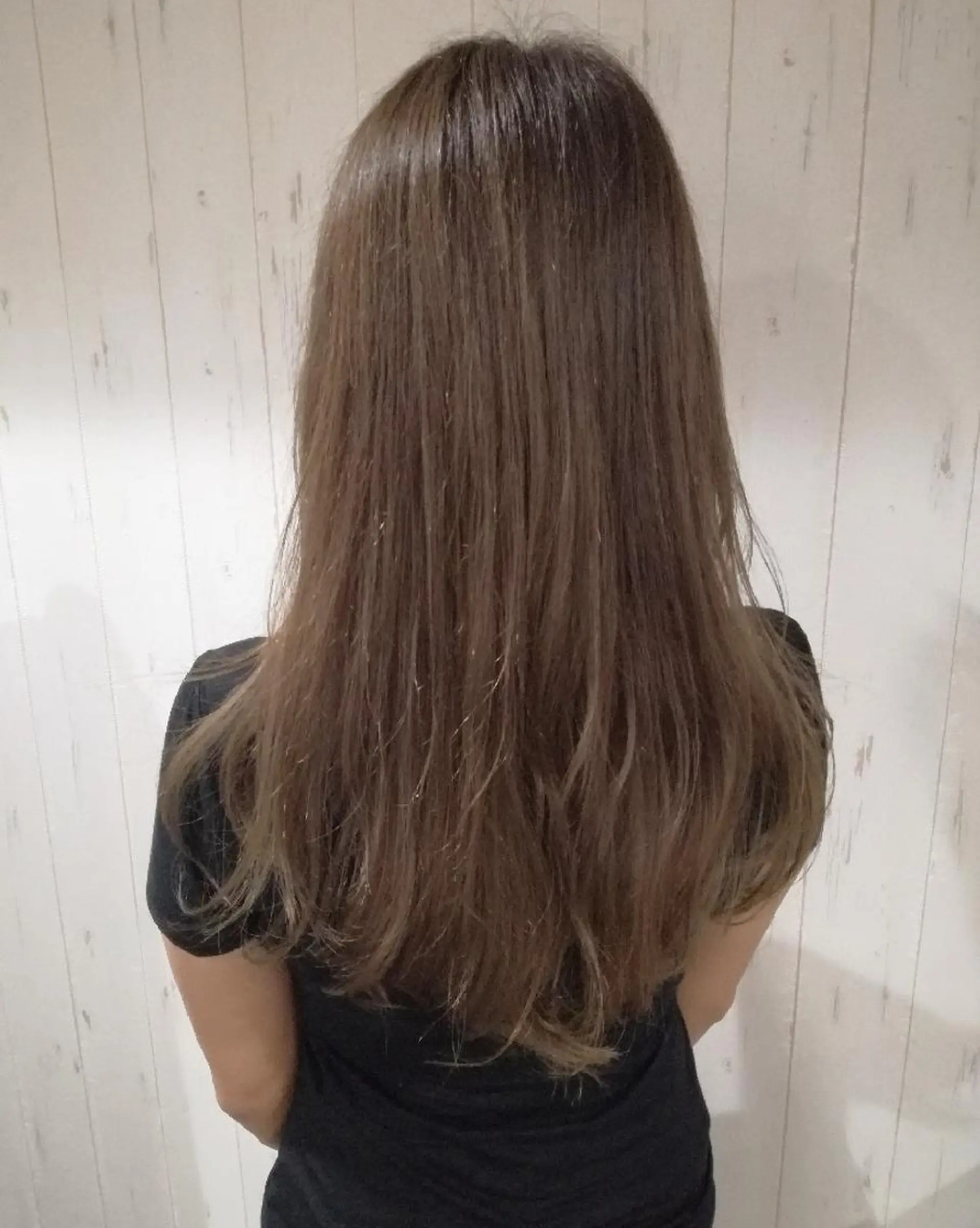 ロング カラー ベージュカラー 西川 敏夫のヘアスタイル