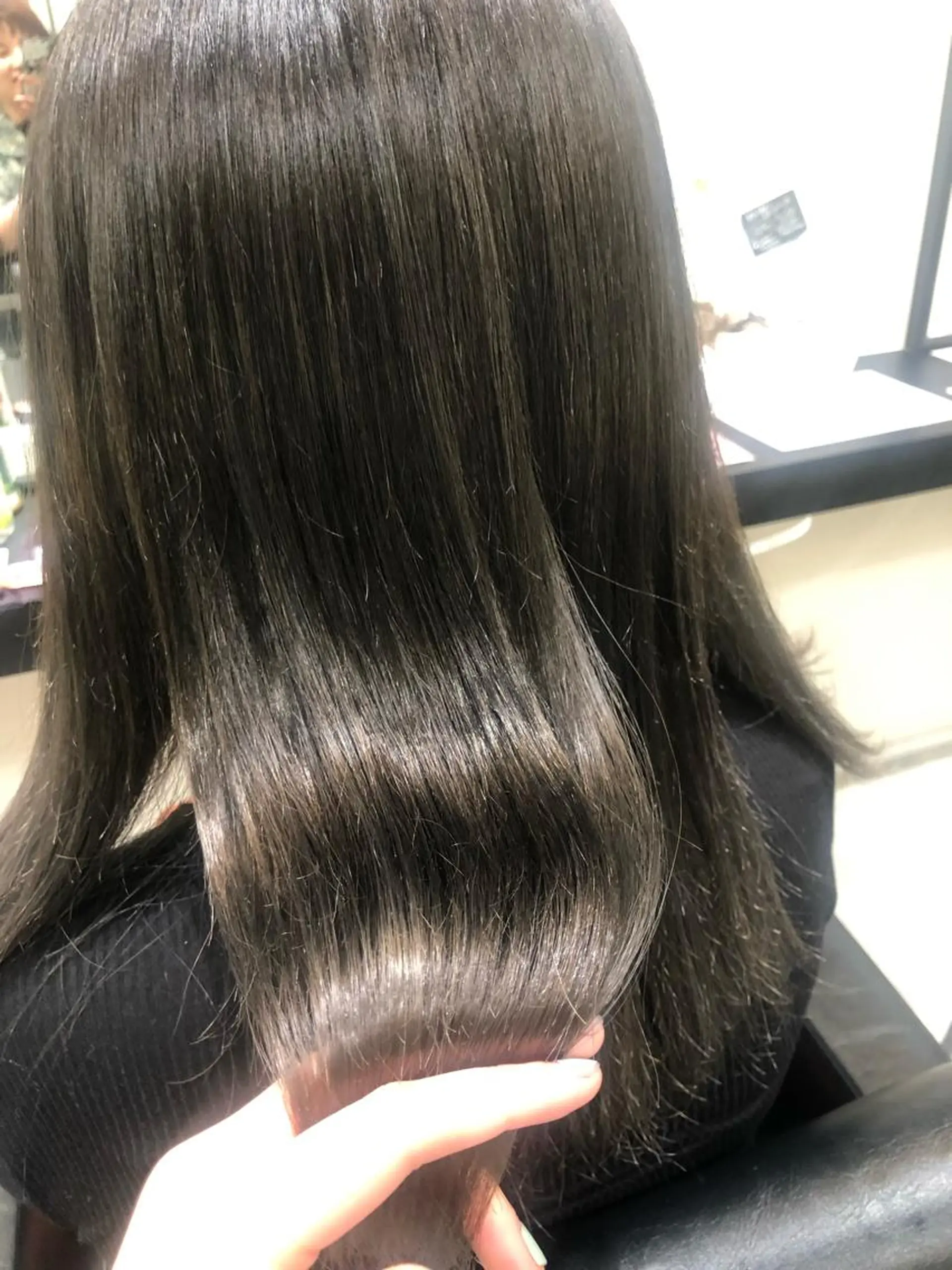 ミディアム カラー グレージュ 丸尾 沙弥香のヘアスタイル