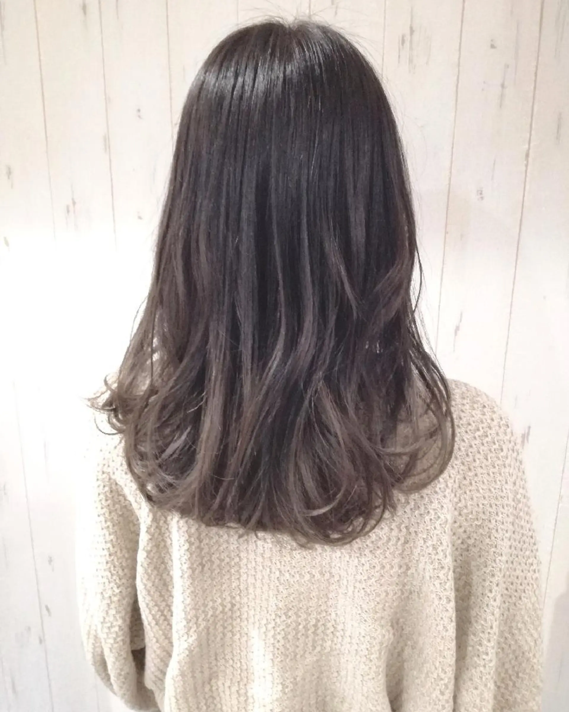 ミディアム カラー グレージュ 西川 敏夫のヘアスタイル