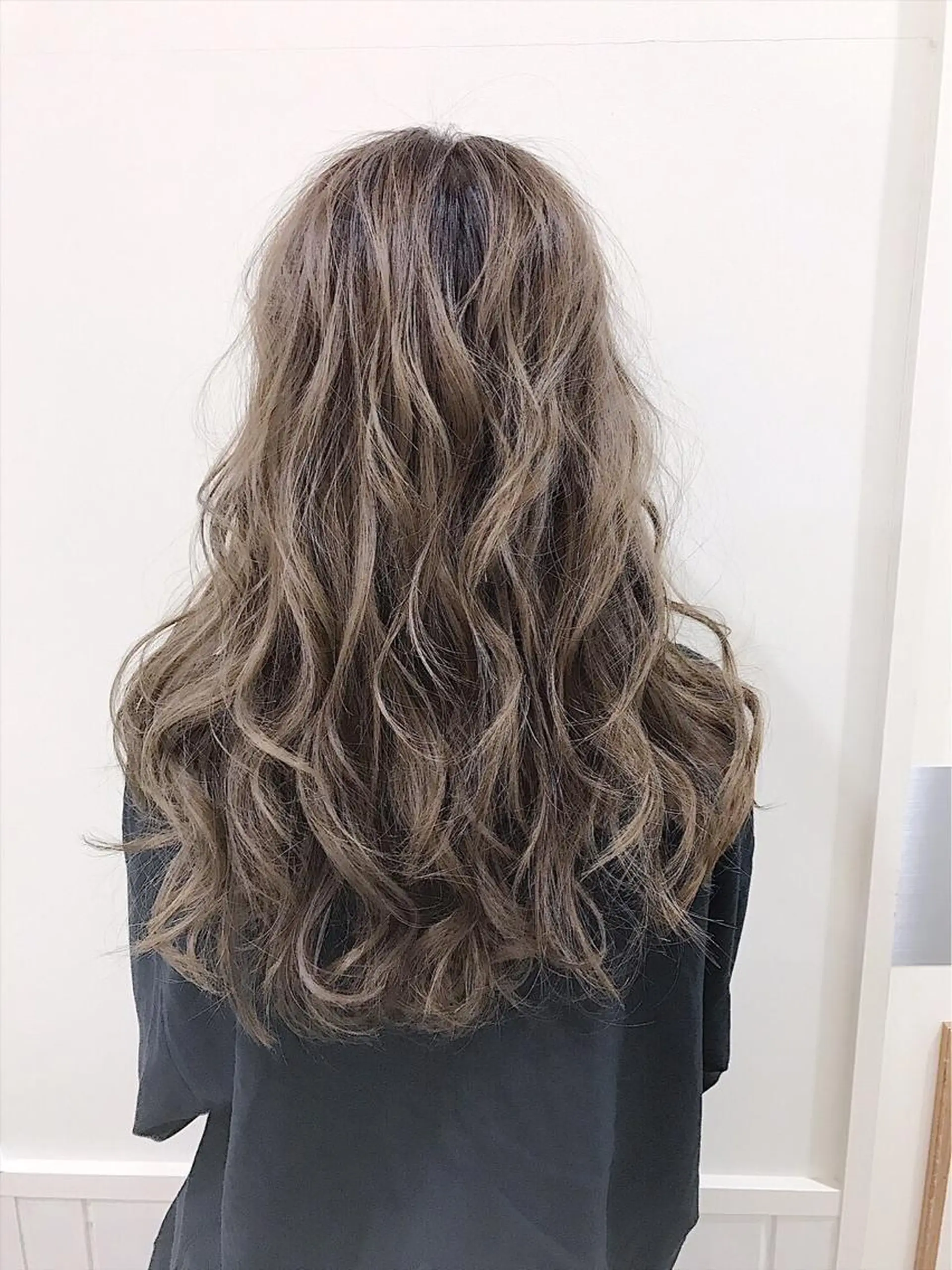 ロング カラー ヘアカラー 宮内 真乃のヘアスタイル