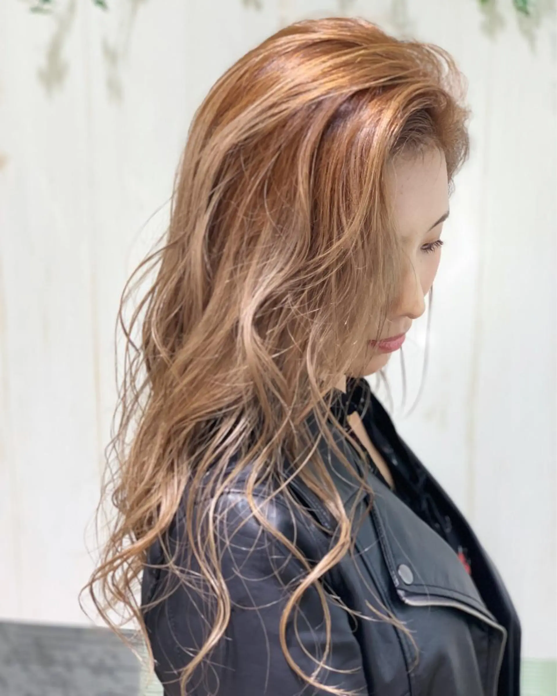 ロング カラー ブラウンカラー ラベンダーカラー カット ヘアカラー ブリーチ/バレイヤ ージュ川端裕司のヘアスタイル