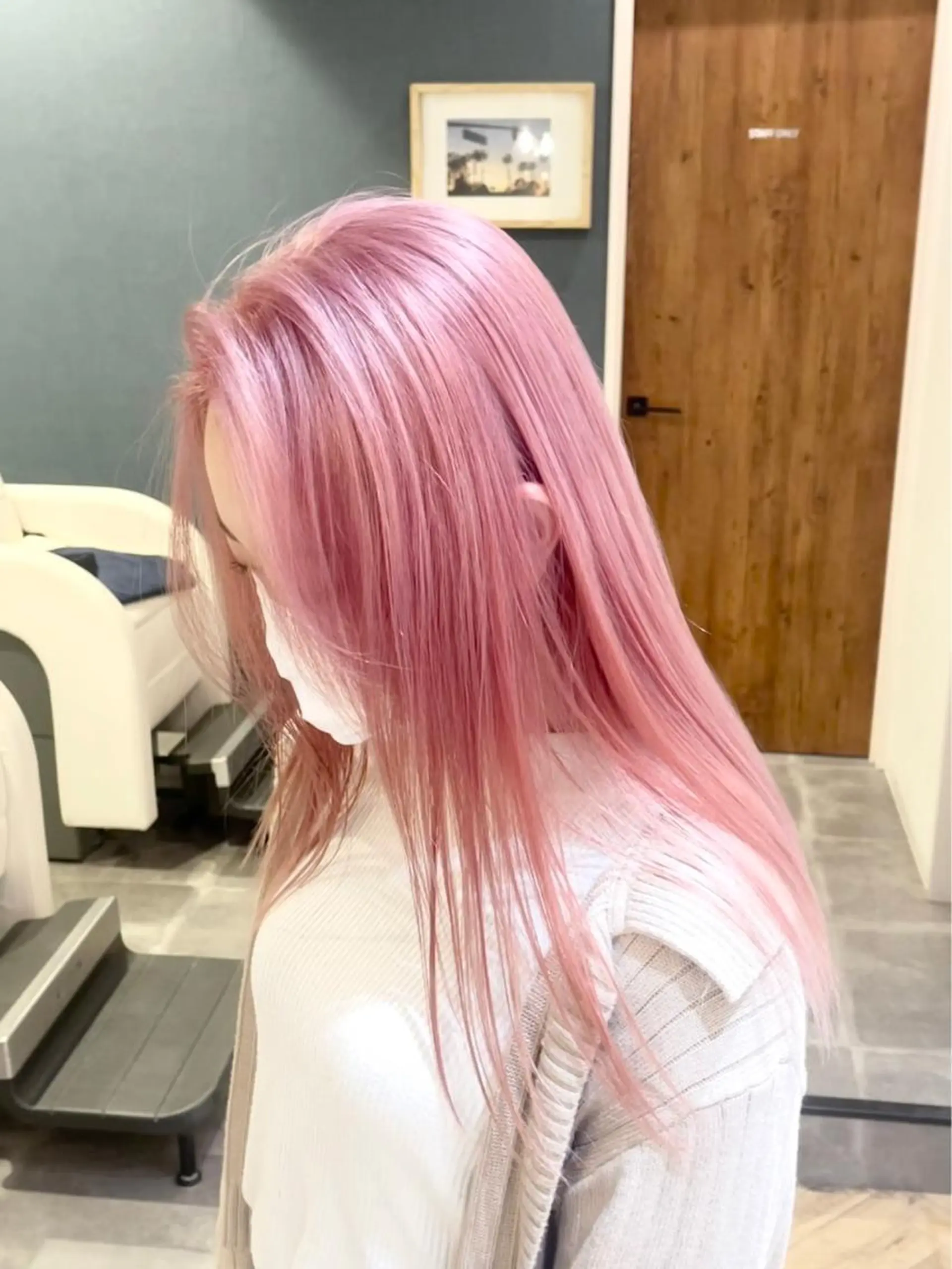 ロング カラー ブリーチ 市川 澪のヘアスタイル