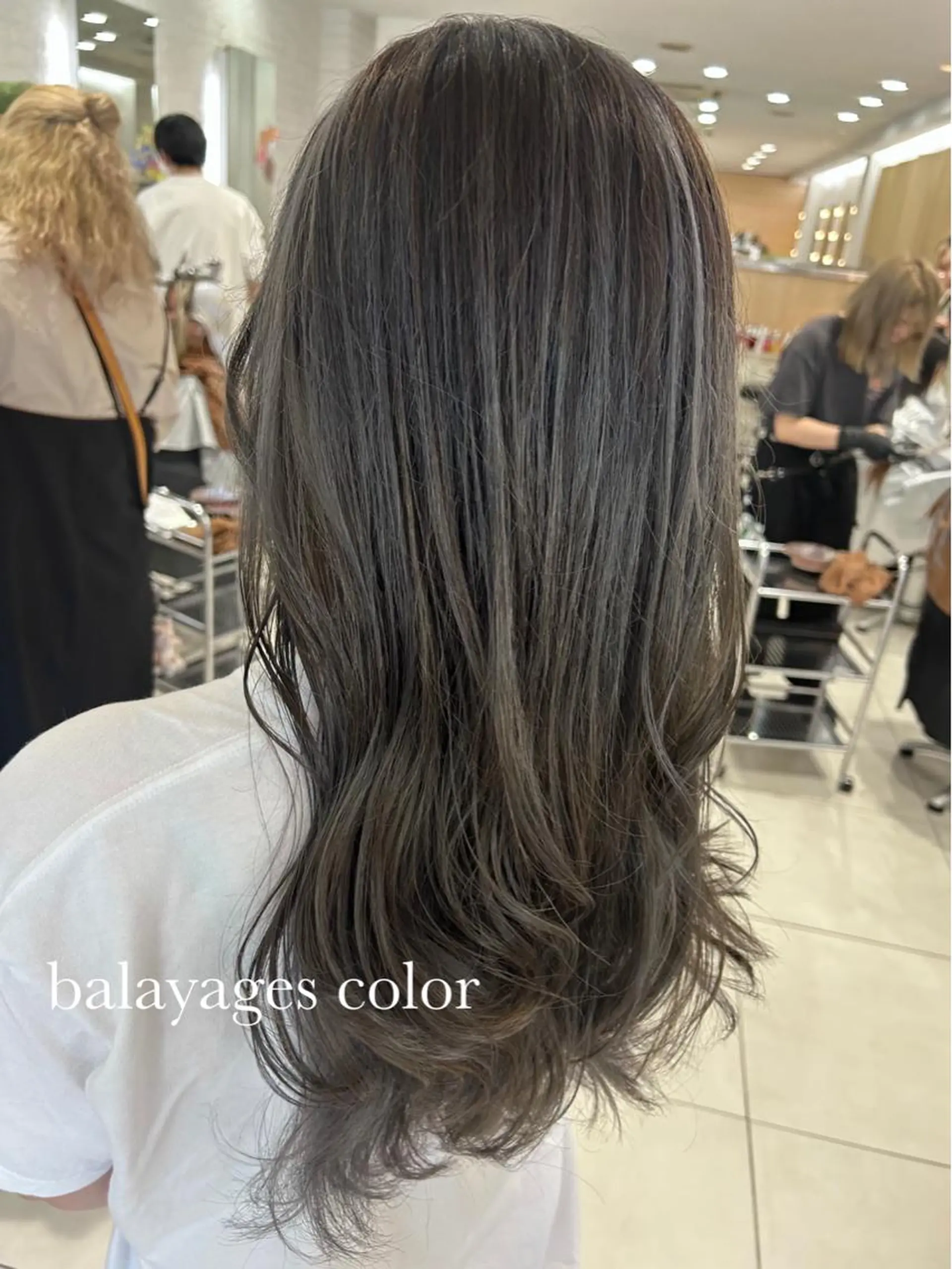 カラー ヘアカラー Ida Akaneのヘアスタイル