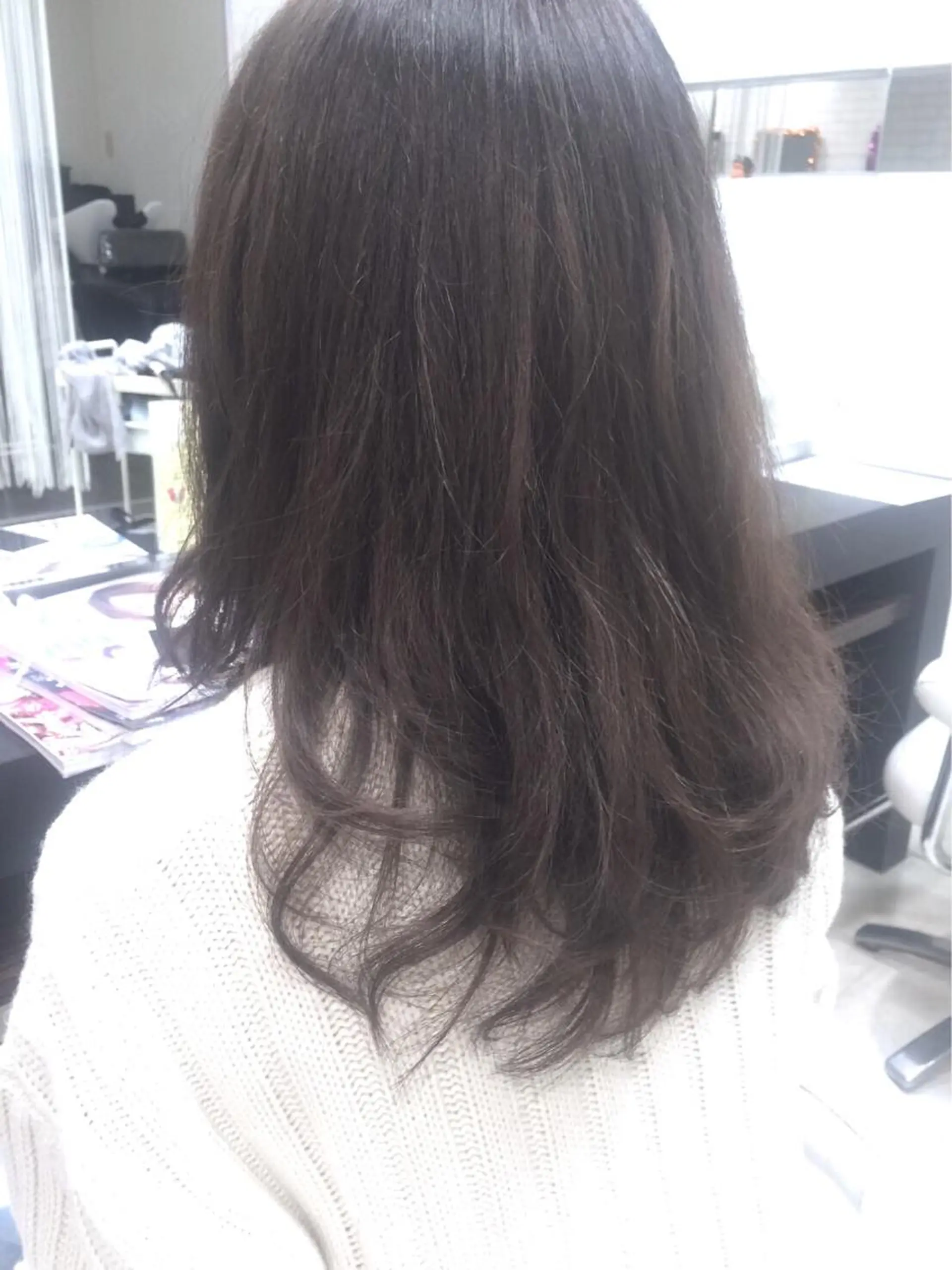 セミロング アッシュ 髪質改善×レイヤー 高嶋のヘアスタイル
