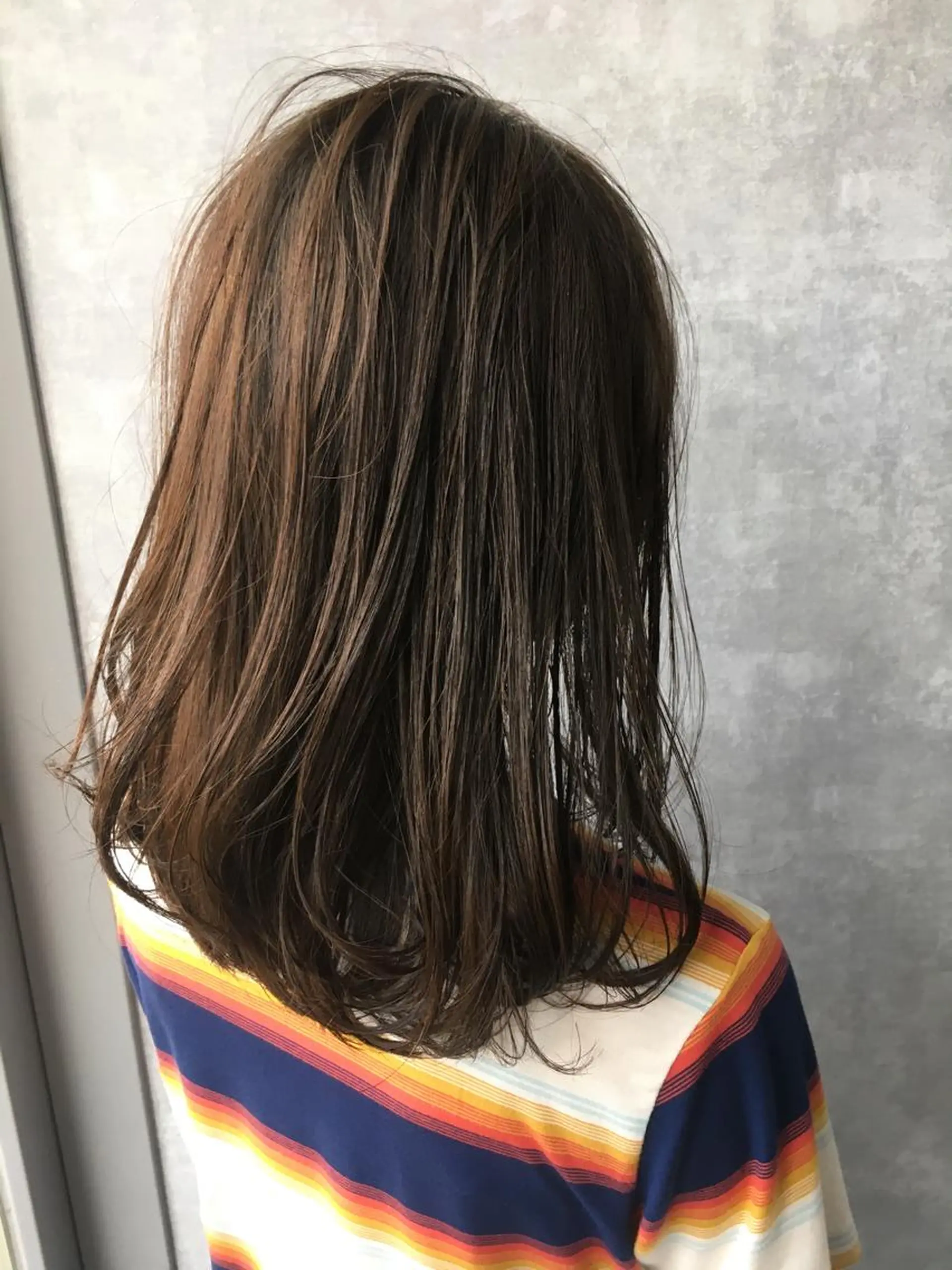 ミディアム カラー アッシュ ブラウンカラー レイヤーカット BLend 渋谷のヘアスタイル