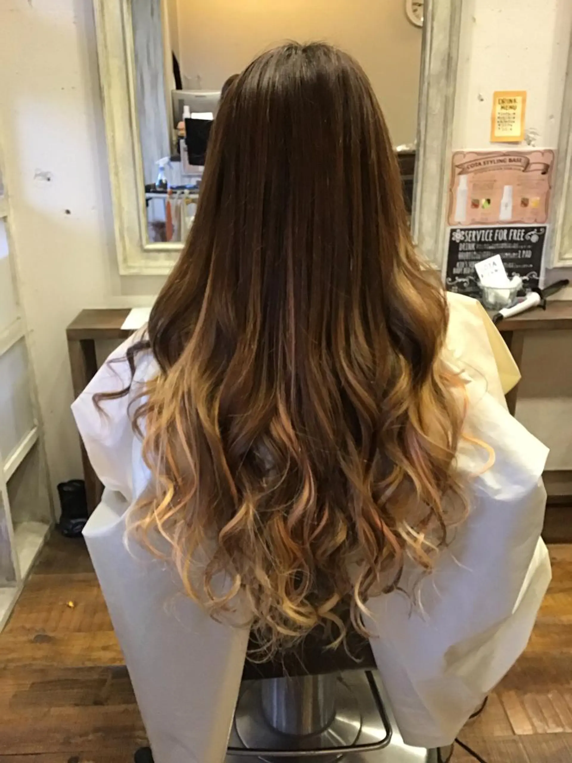 ロング GRANDE アオキのヘアスタイル