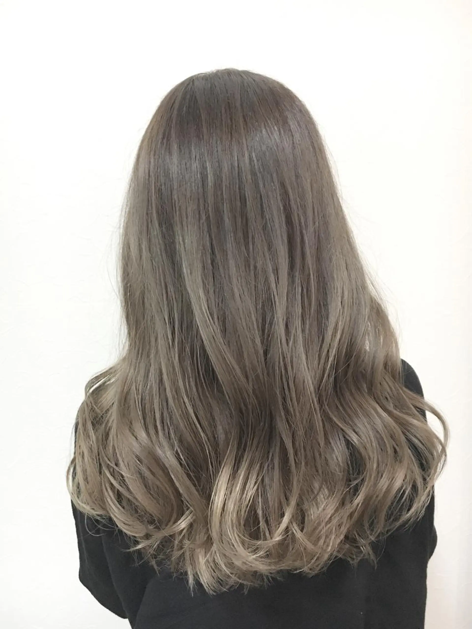 セミロング カラー アッシュ 透明感カラー グラデーションカラー ハイライトカラー ハイライト 山田 守のヘアスタイル