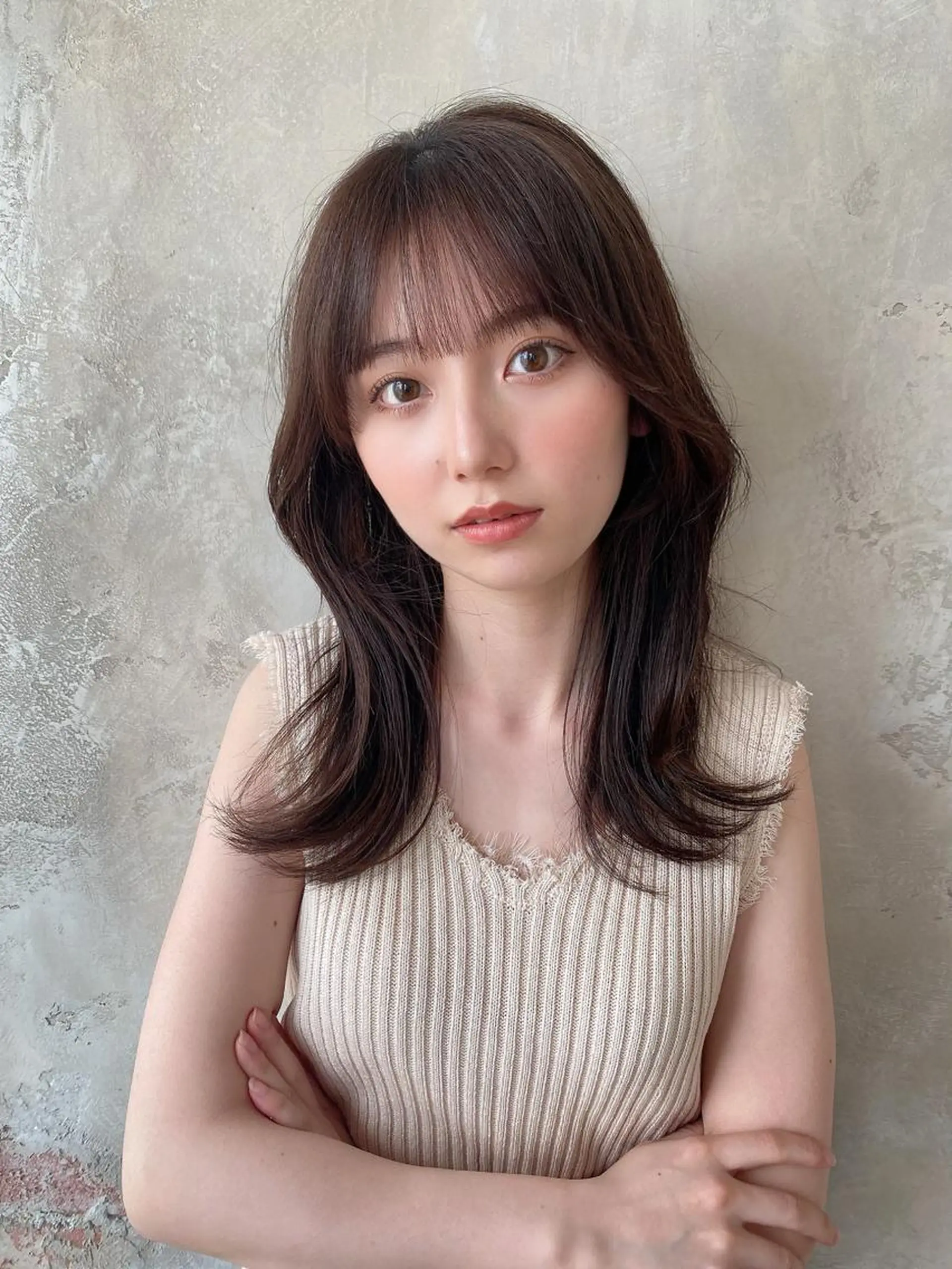 ミディアム カラー ミディアムレイヤー ベージュカラー ブラウンカラー くびれヘア 顔周りカット 顔周り/くびれヘア 韓国ヘア💕風間るなのヘアスタイル