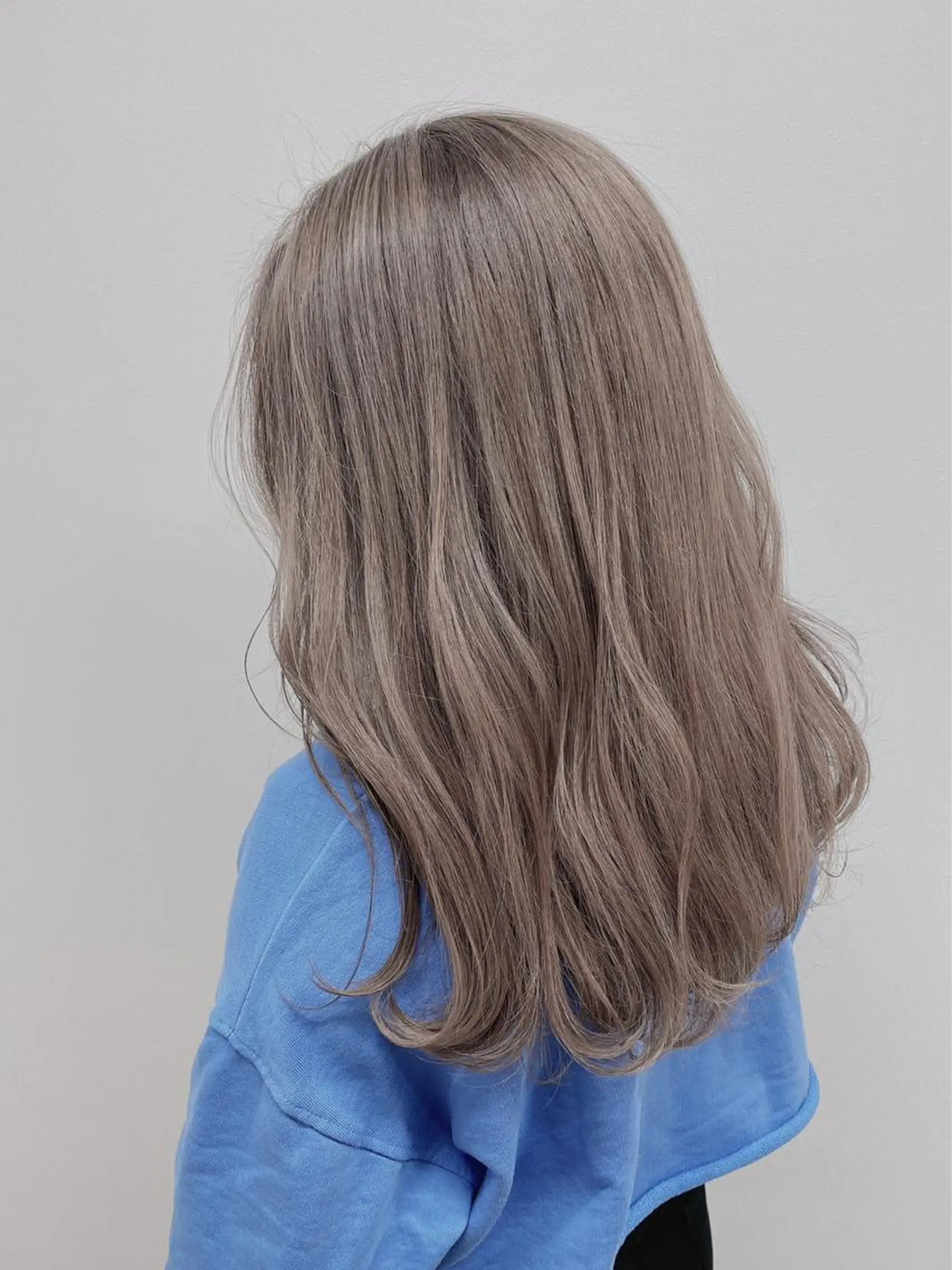 セミロング グレージュ 透明感 ブリーチなし田島晃汰のヘアスタイル