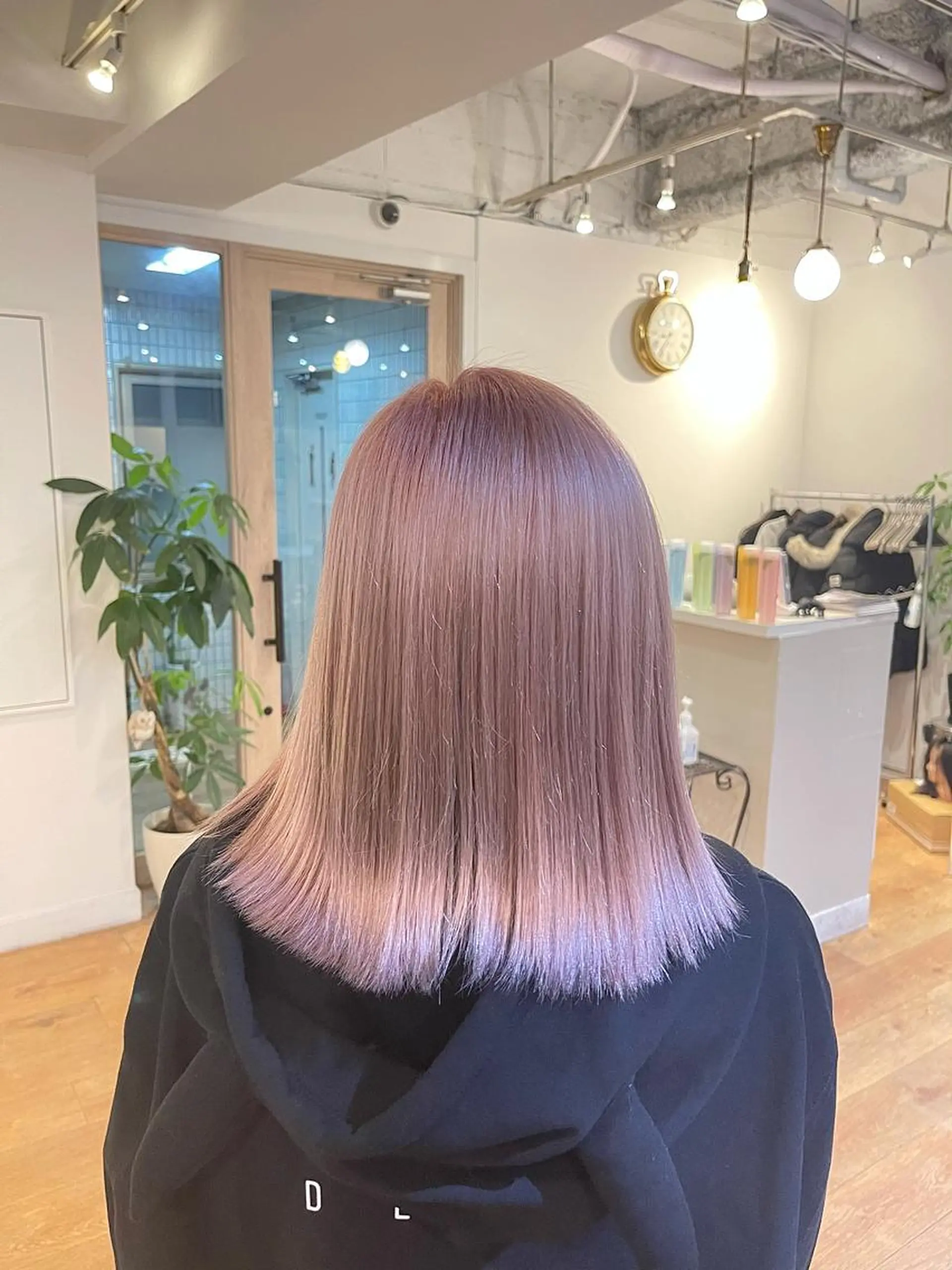 ショート カラー 水原　悠吾 ELISS　ブリーチのヘアスタイル