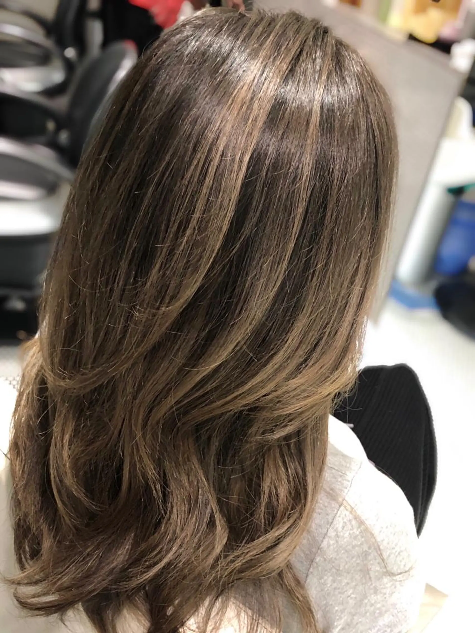 ロング カラー バレイヤージュ ベージュカラー ハイライトカラー 外国人風カラー ハイライト 中江 麻友のヘアスタイル