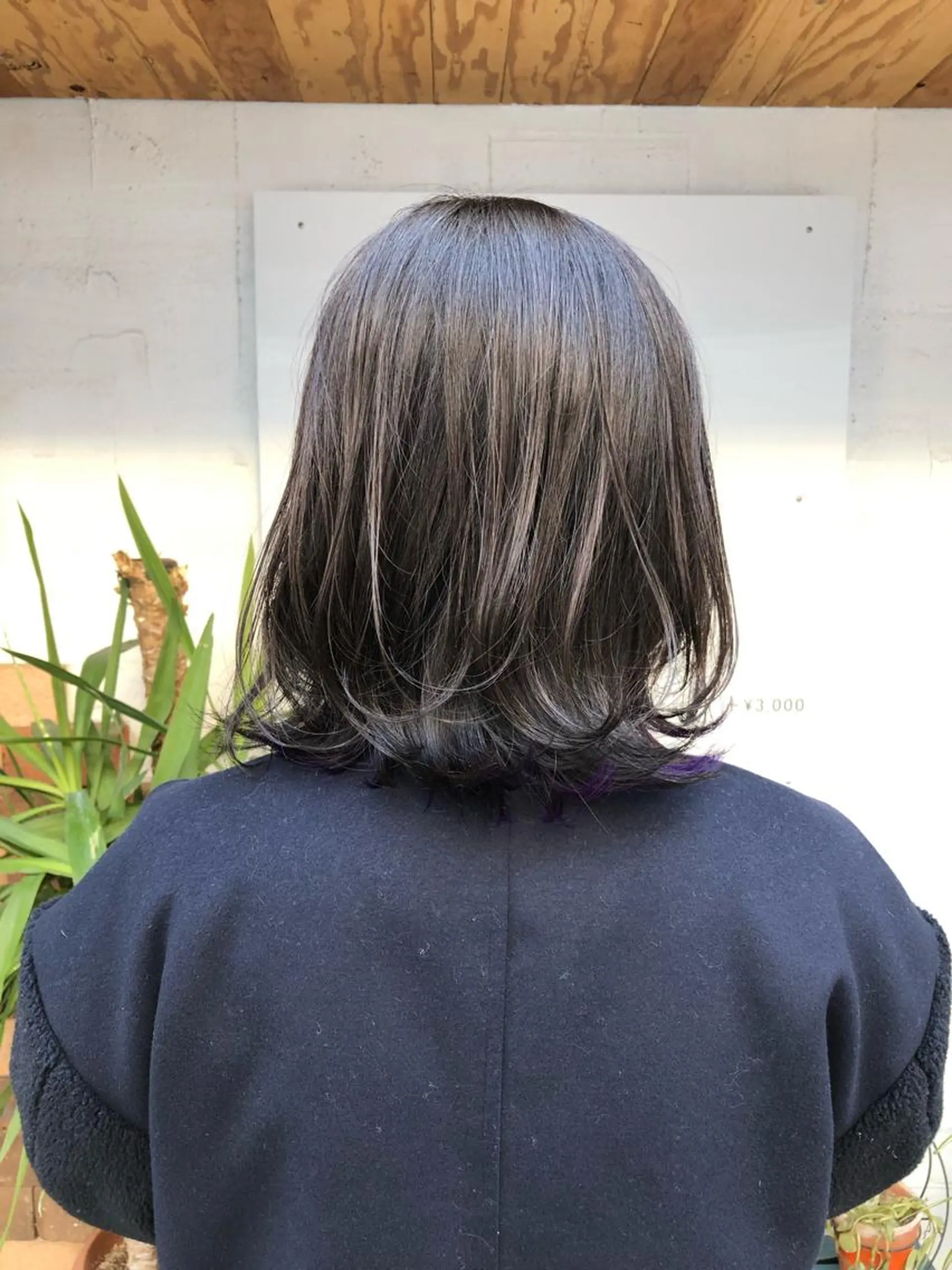 ミディアム カラー アッシュ インナーカラー バイオレットカラー カット ヘアカラー トリートメント 花田 みなみのヘアスタイル