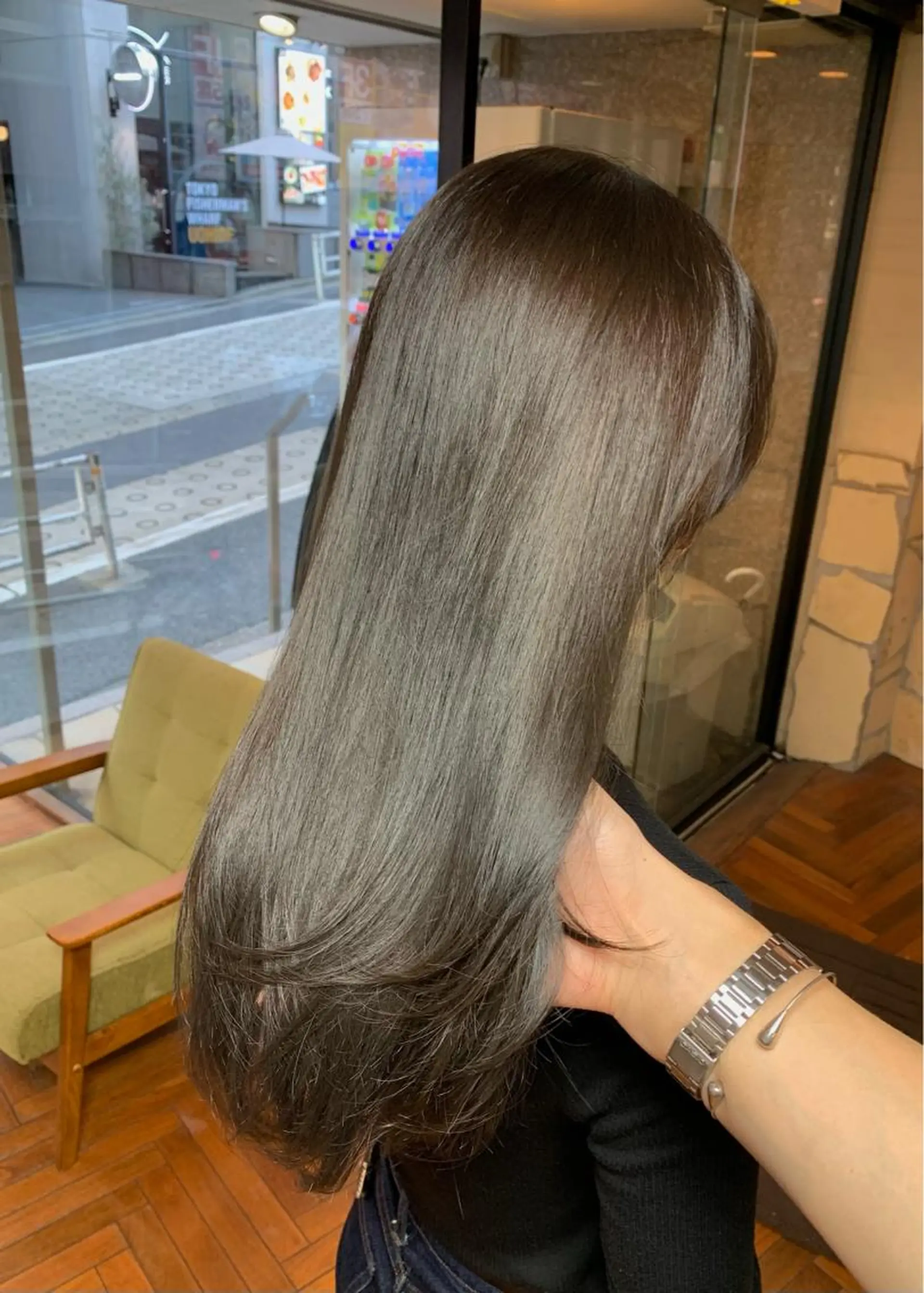 セミロング カラー グレージュ オリーブグレージュ オリーブグレー ヘアカラー トリートメント 矢野 晃平のヘアスタイル