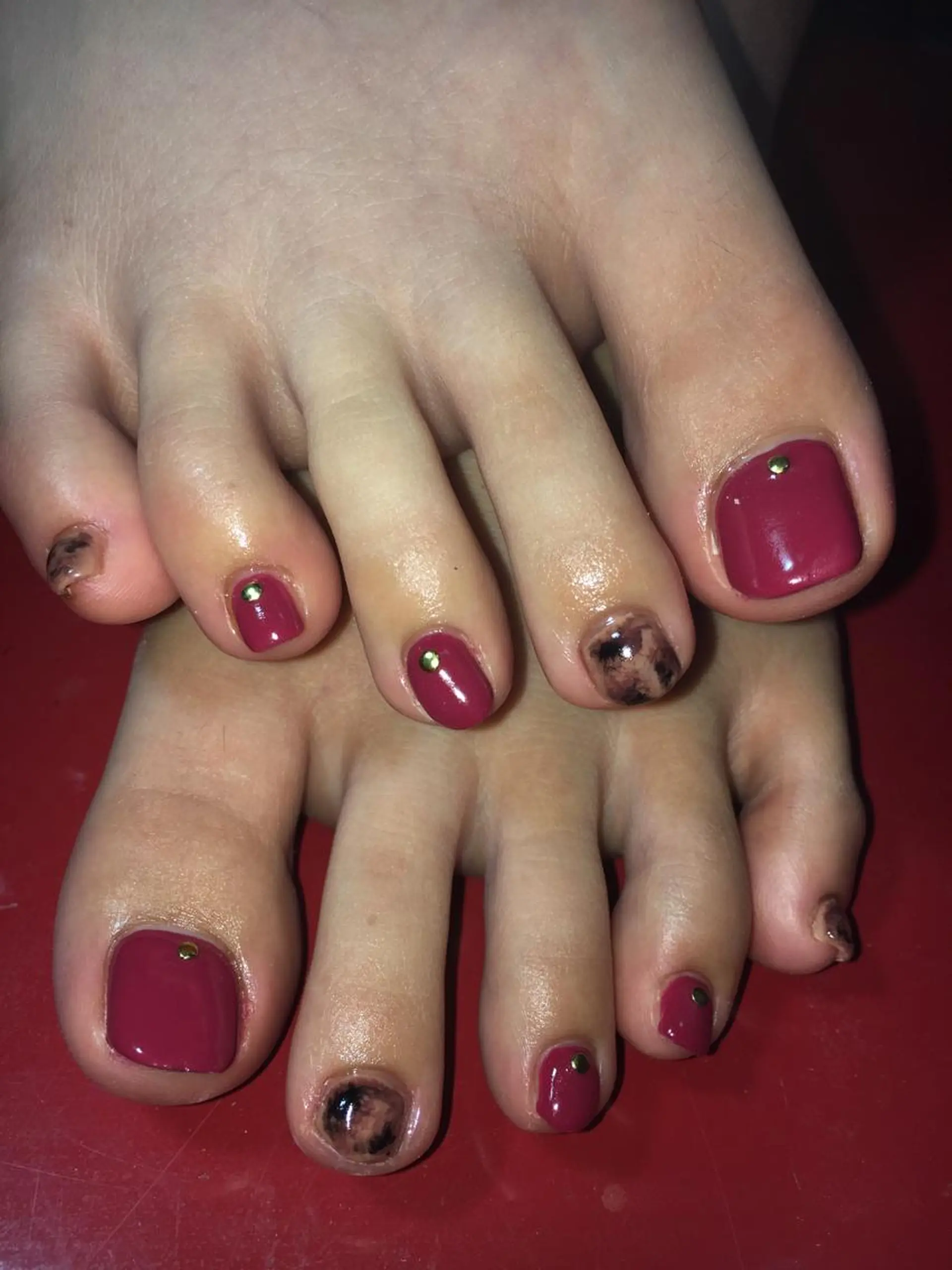 ネイル べっ甲ネイル ボルドー 赤色 miwa ミワのネイルデザイン