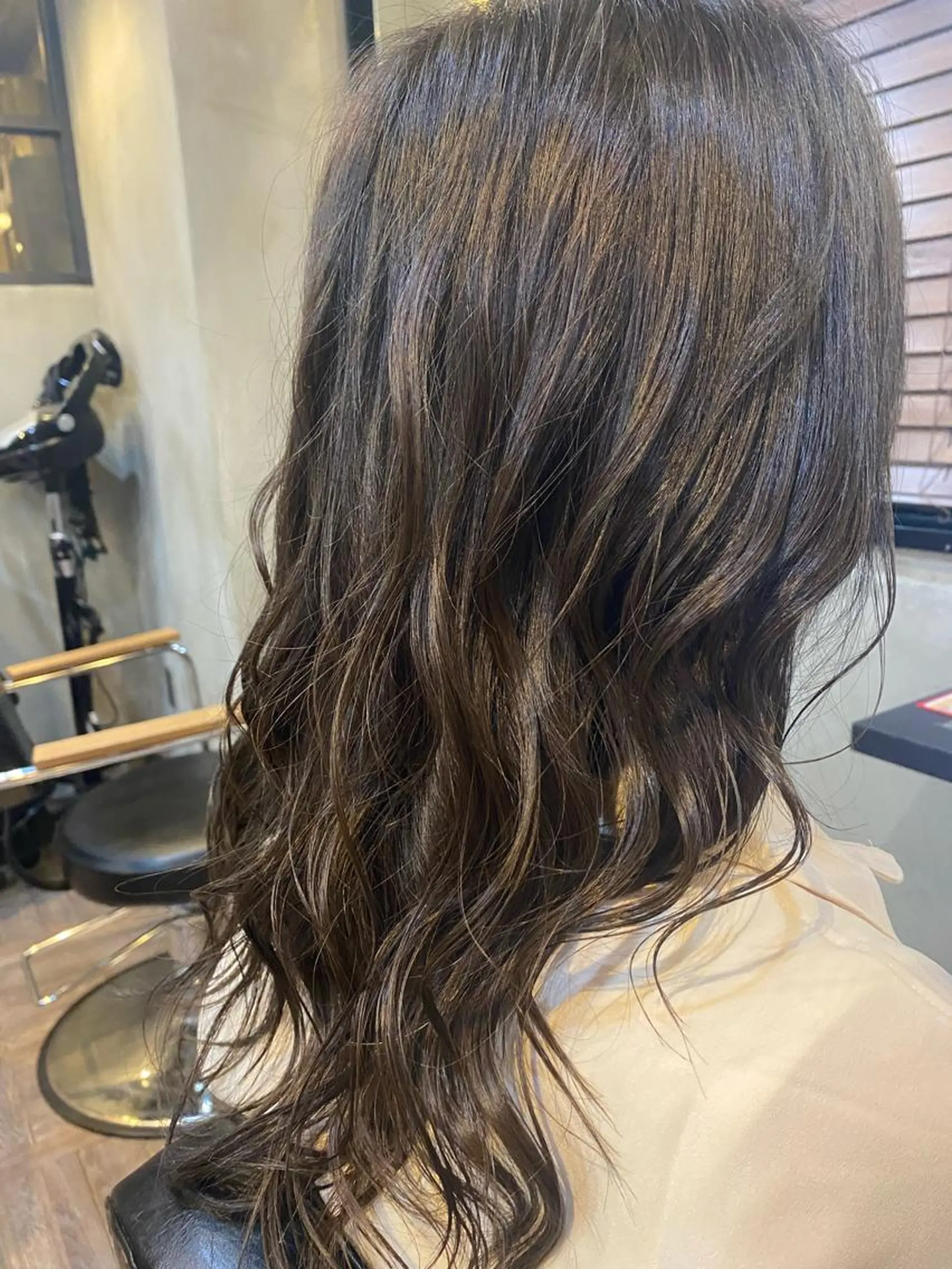 ミディアム カラー アッシュ アッシュグレー 宍倉 輝信のヘアスタイル