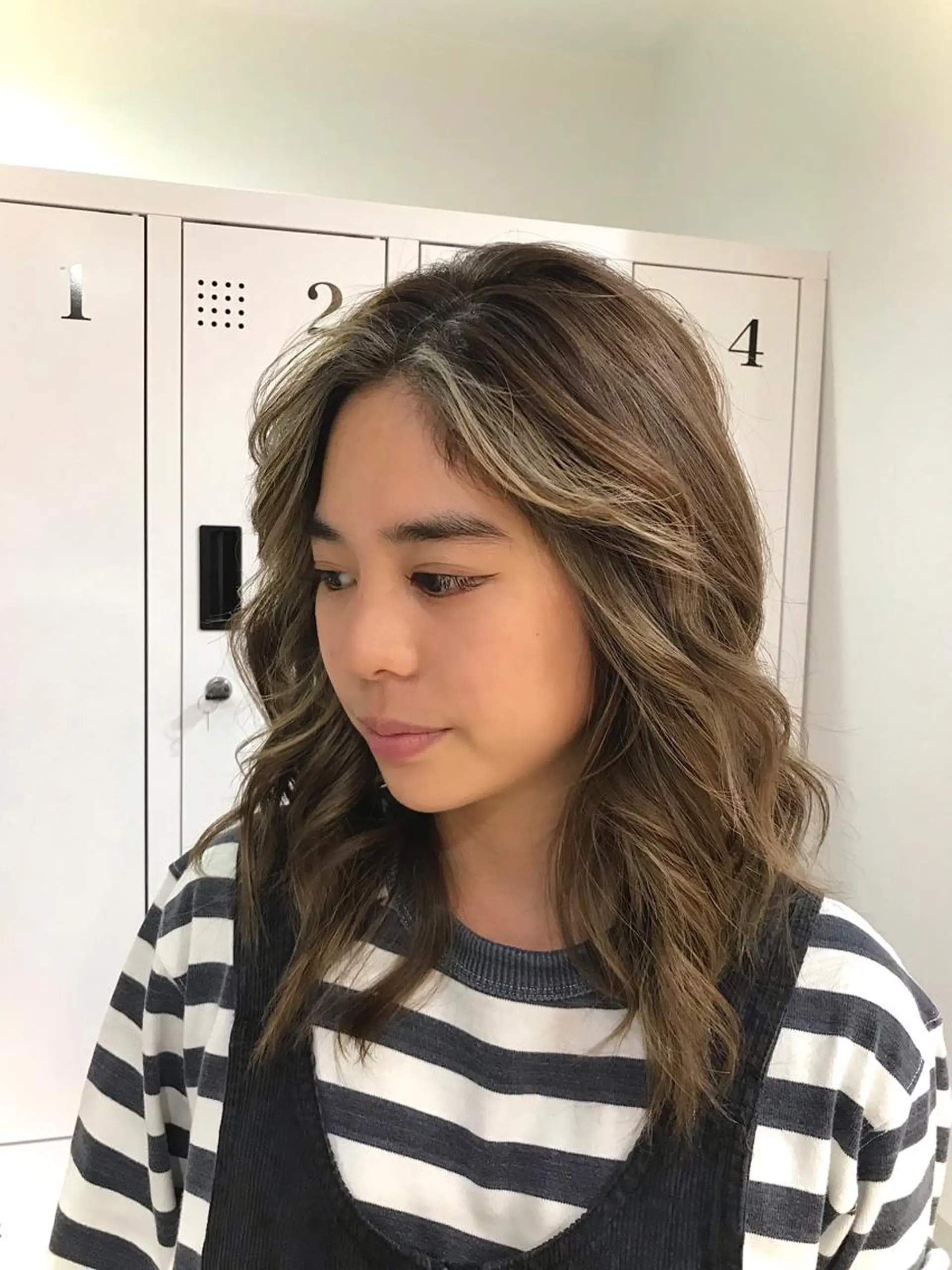 ミディアム オカダ ノゾミのヘアスタイル