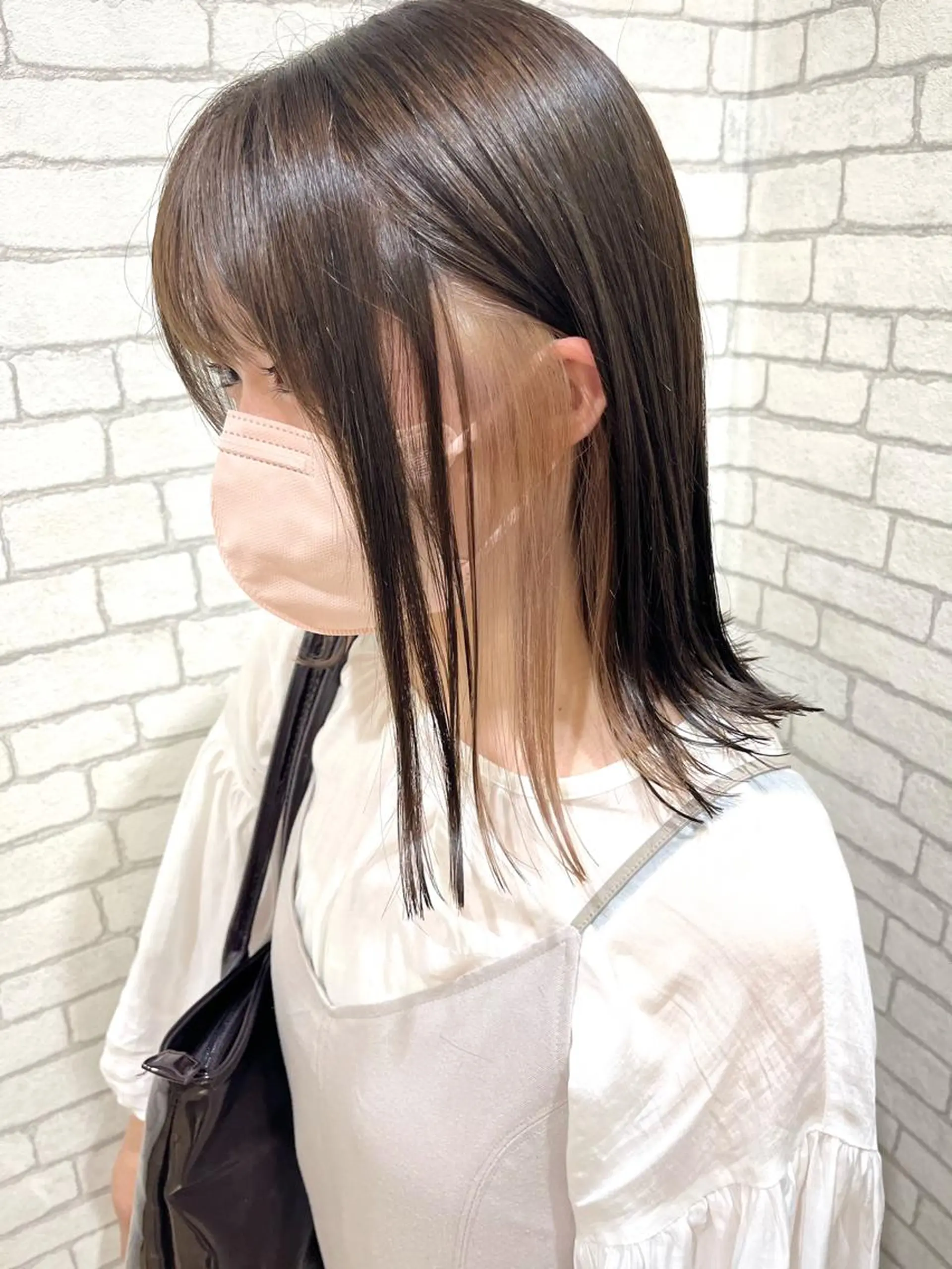 ミディアム カラー ベージュカラー 透明感カラー イヤリングカラー ハイトーンカラー インナーカラー 襟足でお悩みの方✂︎ くびれ職人ハシモトのヘアスタイル