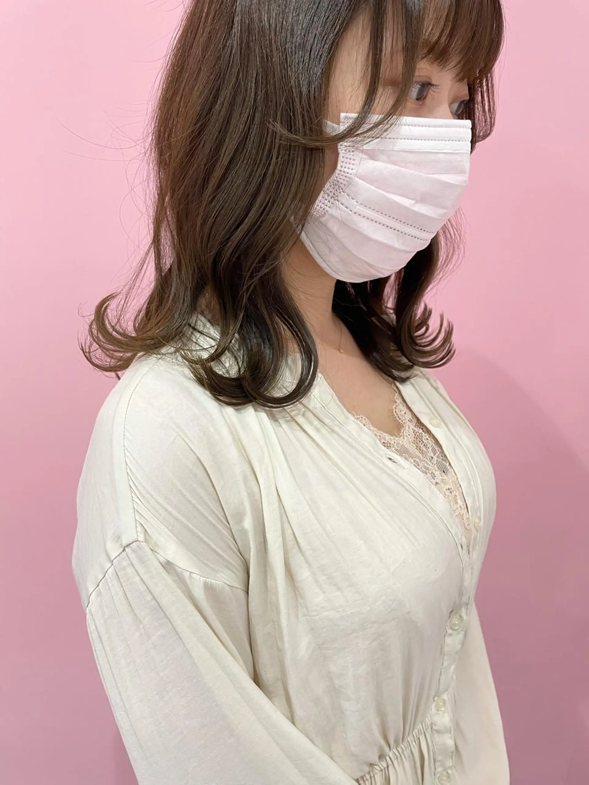 ミディアム くびれヘア 岩田 萌那のヘアスタイル