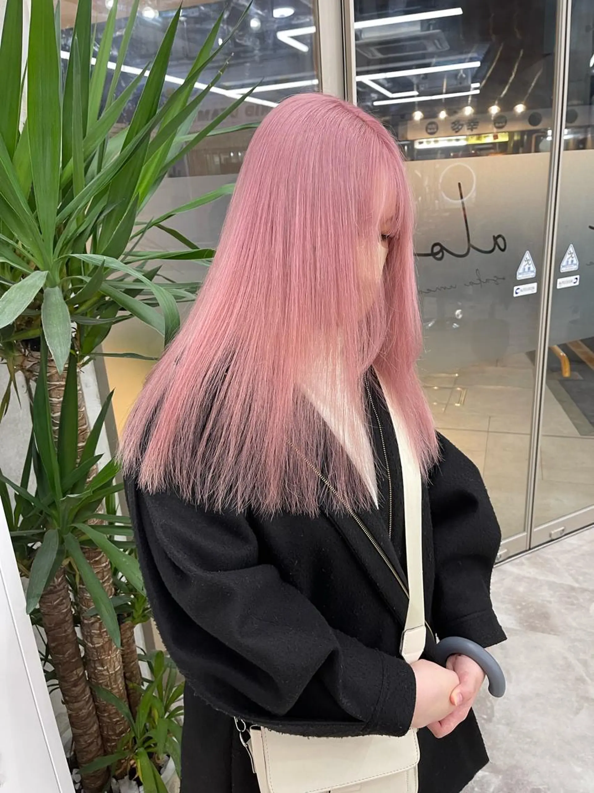 ミディアム 福山 晴香のヘアスタイル