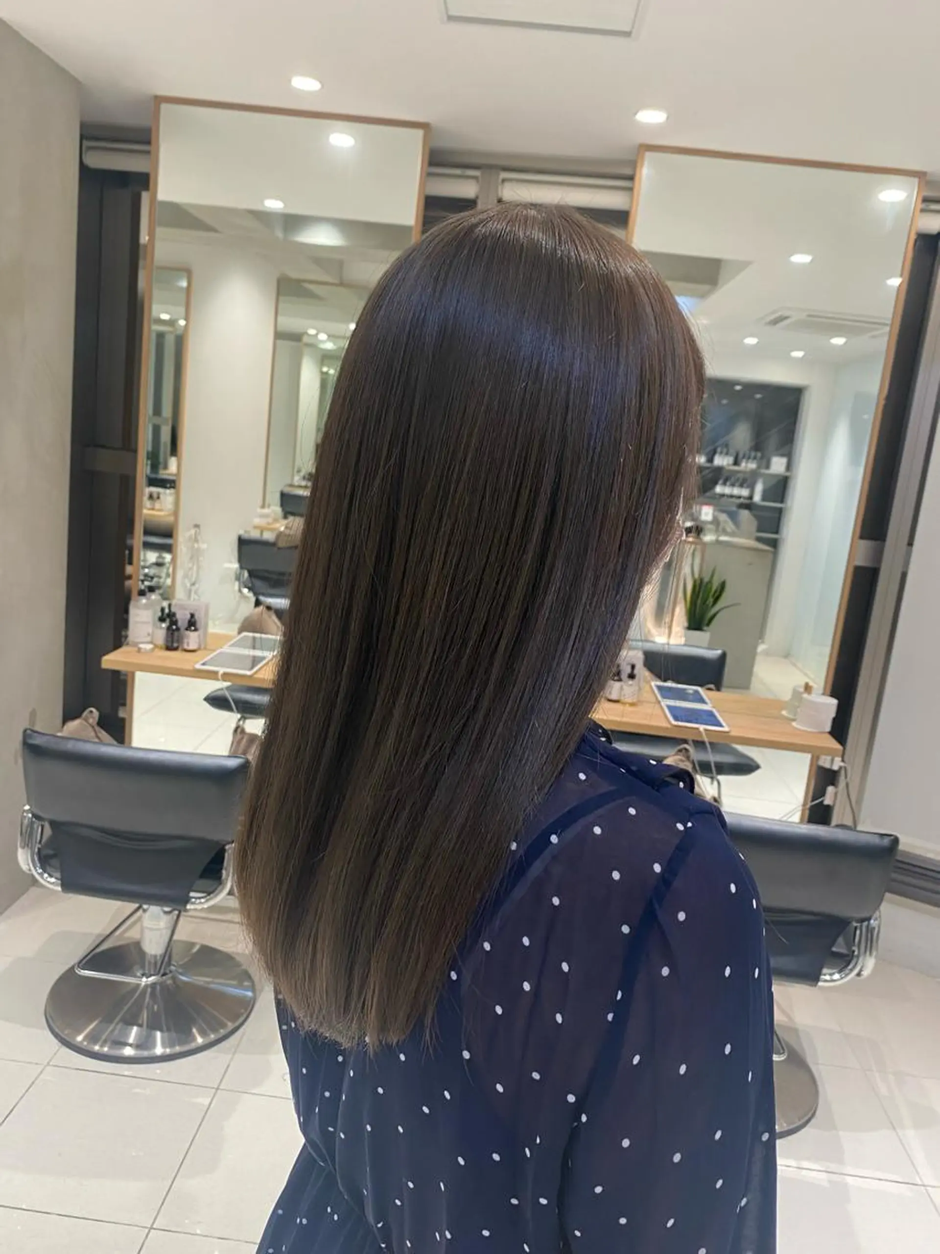 カラー ブリーチ 透明感カラー ダブルカラー ブリーチなしカラー 短めショートカット カットモデルのヘアスタイル