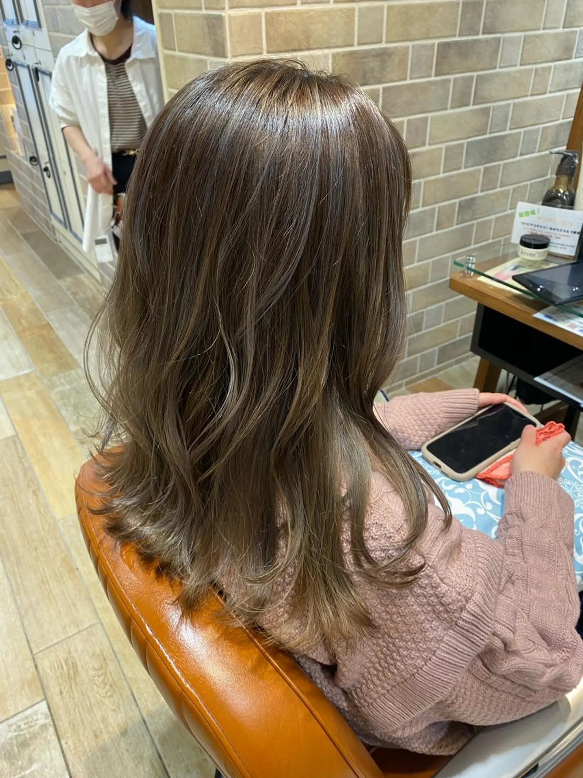 セミロング カラー ヘアカラー 宮内 真乃のヘアスタイル
