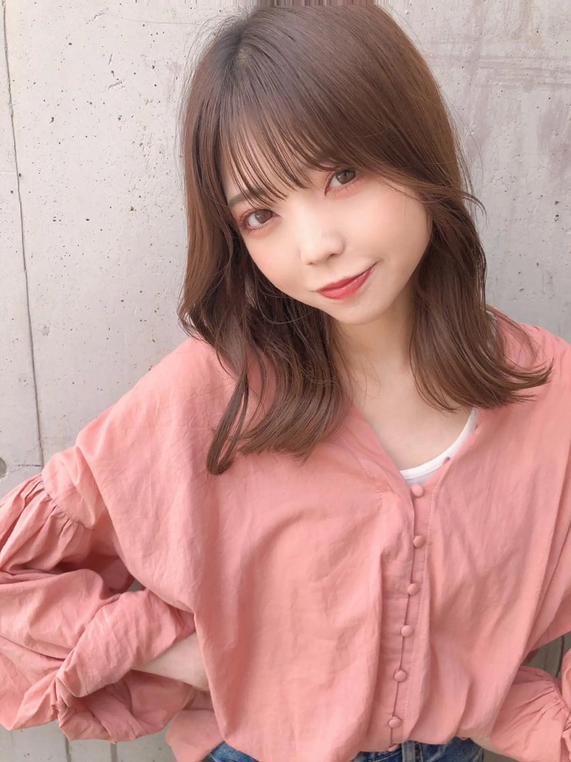 ミディアム カラー くびれヘア 顔周りカット 韓国風ヘア カット ヘアカラー トリートメント トレンドヘア🌿 chinariのヘアスタイル