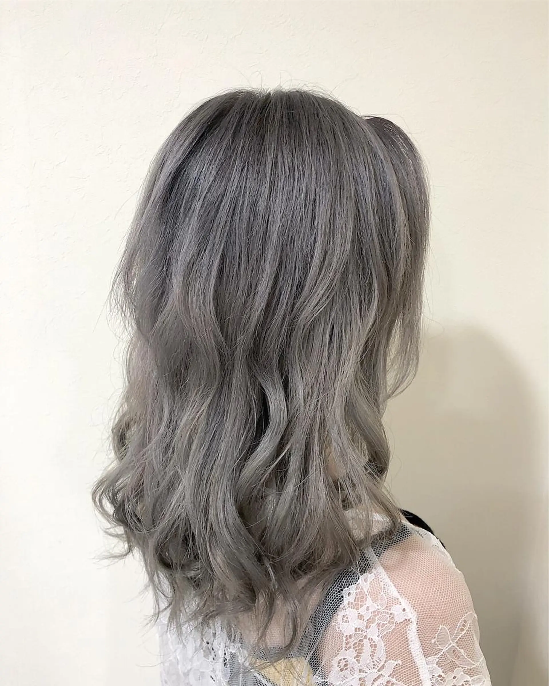 セミロング ヤマグチ ヒカルのヘアスタイル