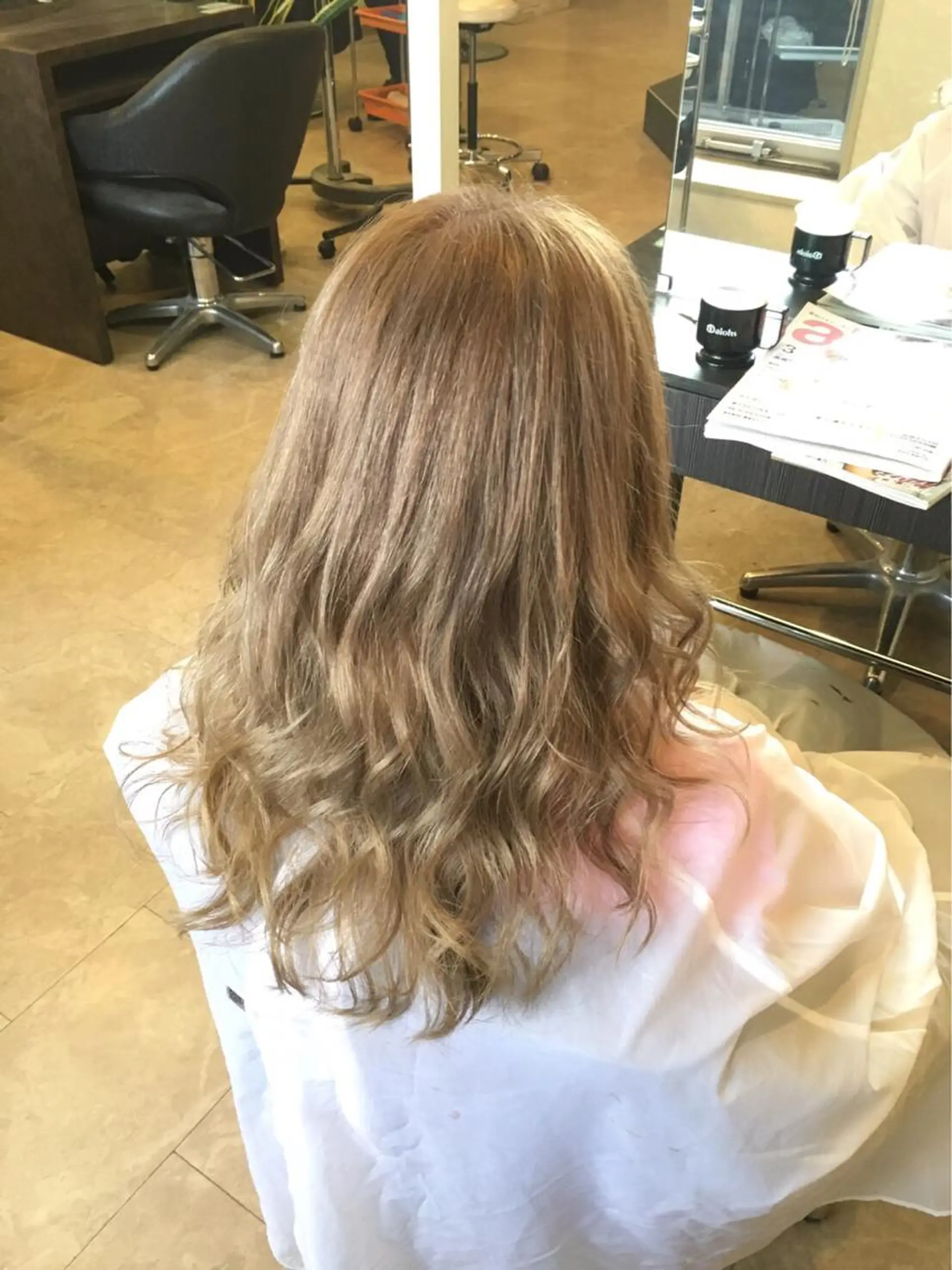 ロング カラー ベージュカラー ミルクティーベージュ 💓シールエクステ ルミエールのヘアスタイル