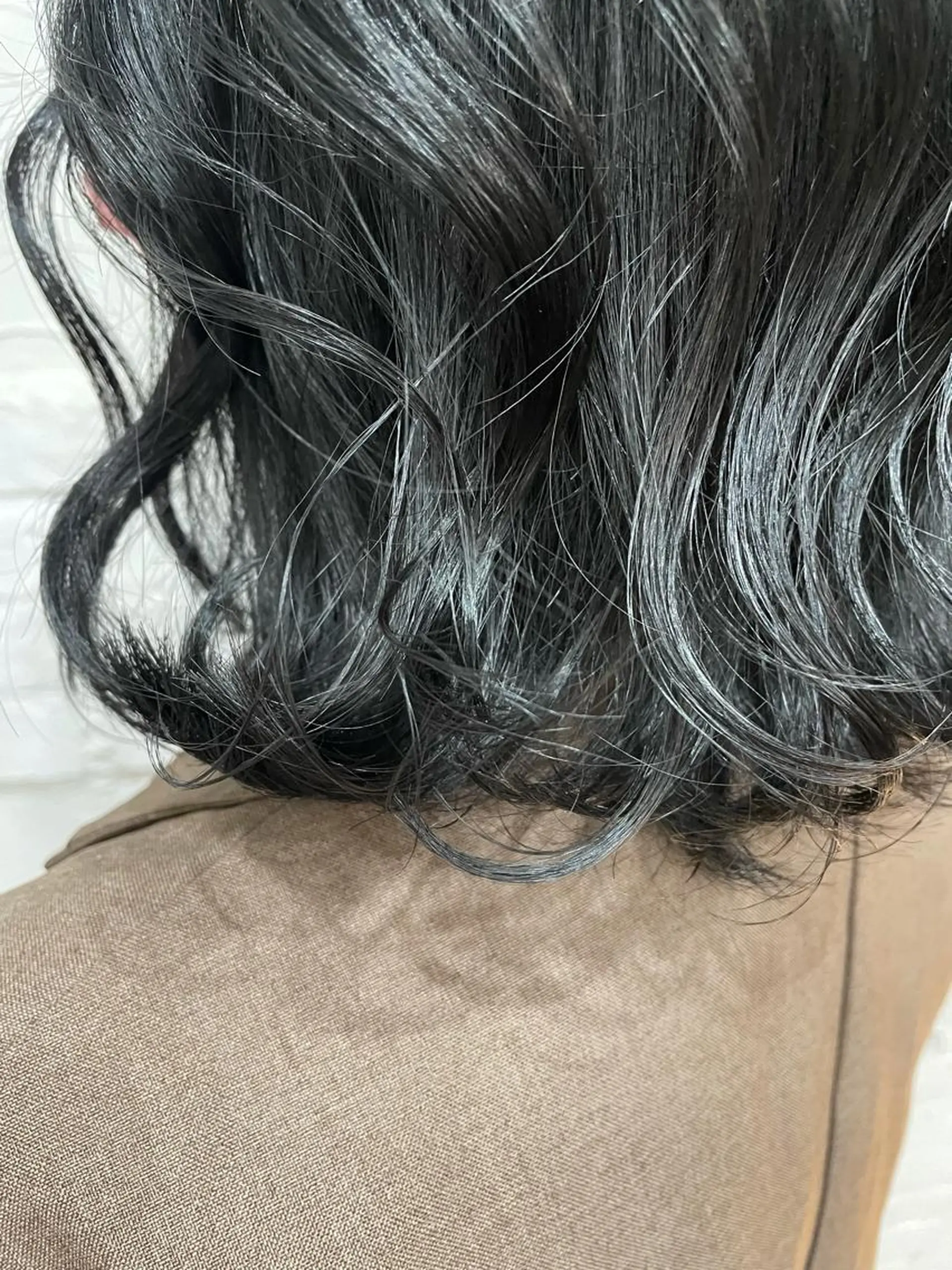 ミディアム カラー 黒髪 グレーブラック ヘアカラー トリートメント 【ピンク/韓国ヘア/ ヘアセット】亜海のヘアスタイル