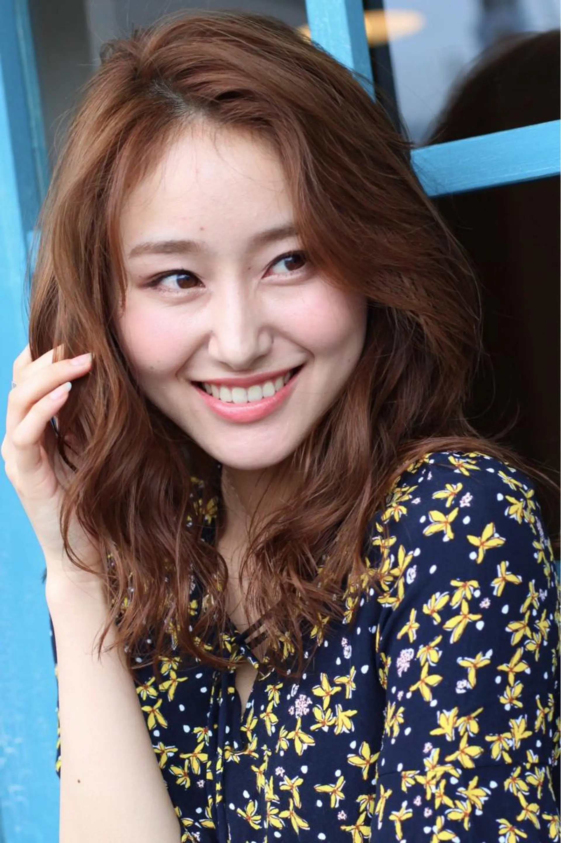 ミディアム カット ヘアカラー パーマ トリートメント 向井 涼太朗のヘアスタイル