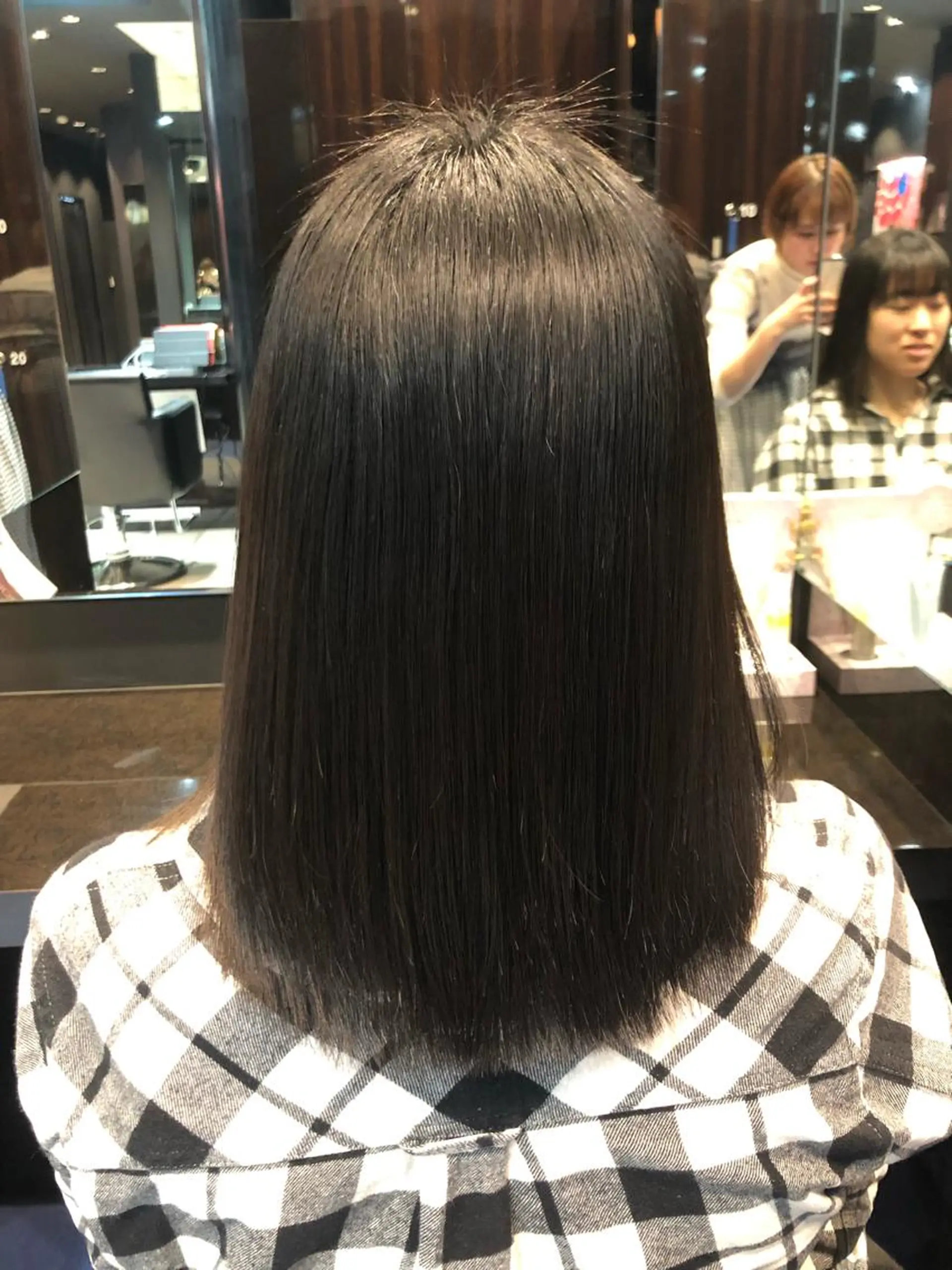 セミロング LOOP REMIのヘアスタイル