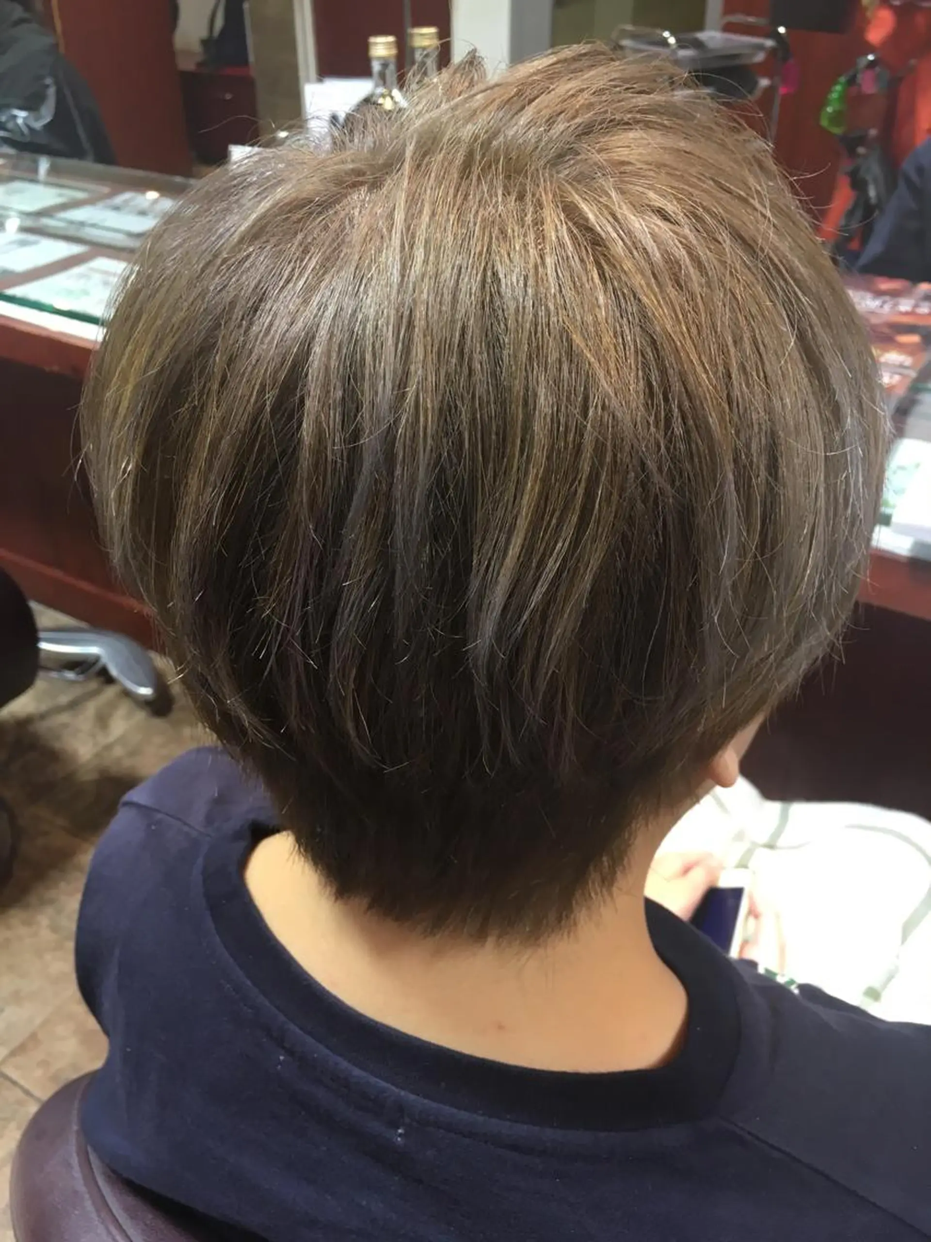 ショート カラー デザインカラー 星 沙織のヘアスタイル