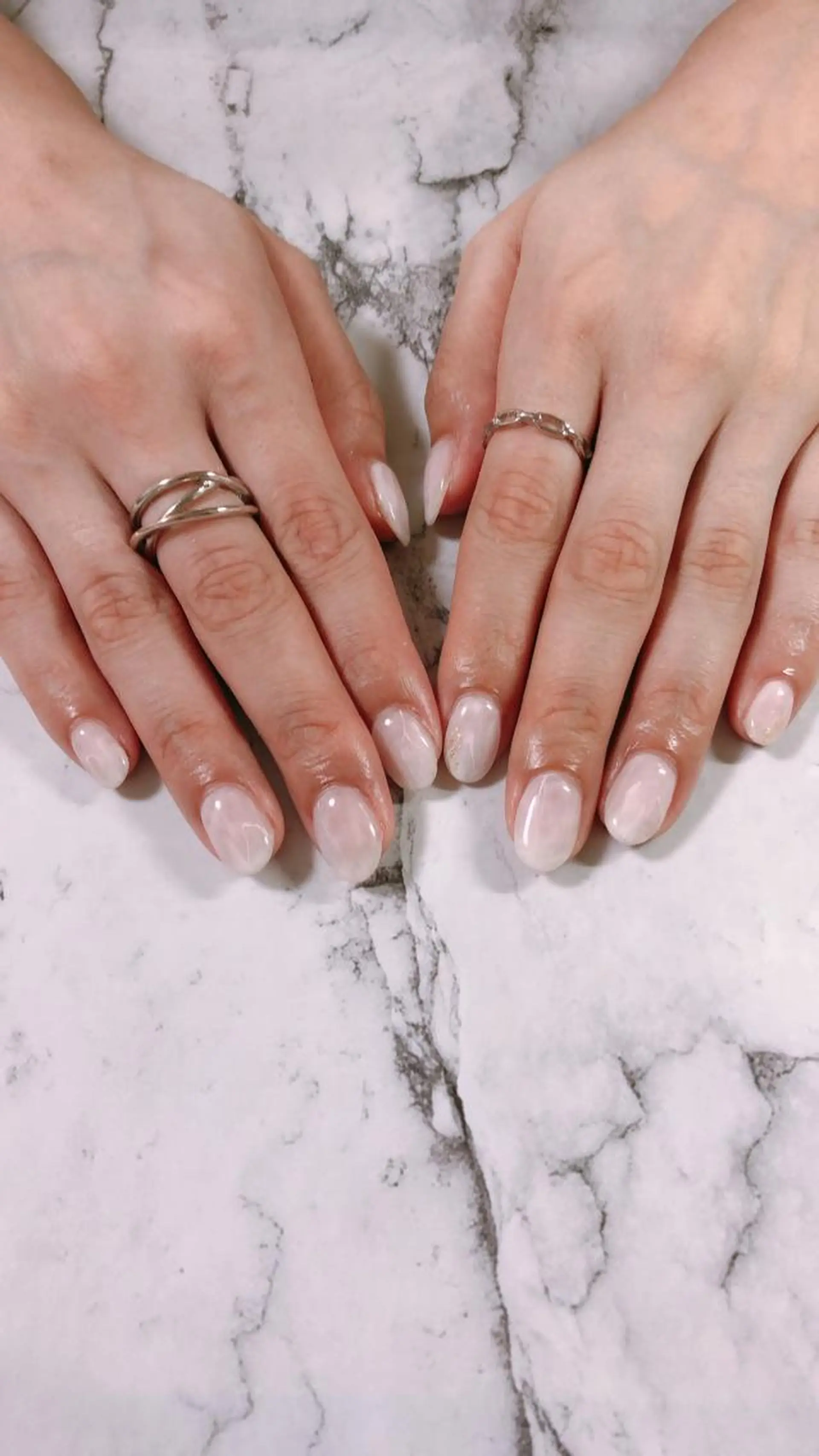 ネイル ホワイト mogunail &blowのネイルデザイン