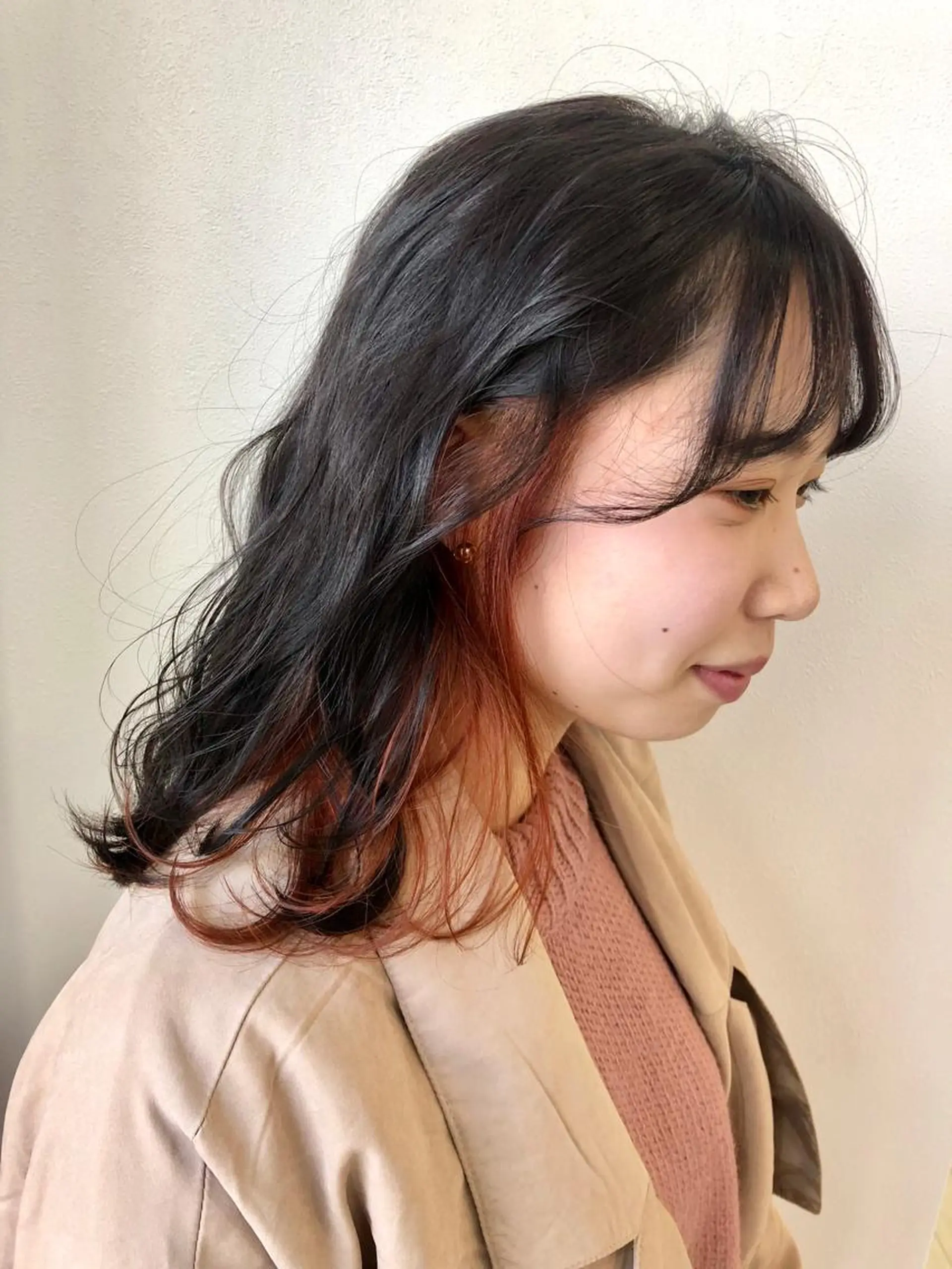 ミディアム カラー インナーカラー オレンジ 岩田 萌那のヘアスタイル