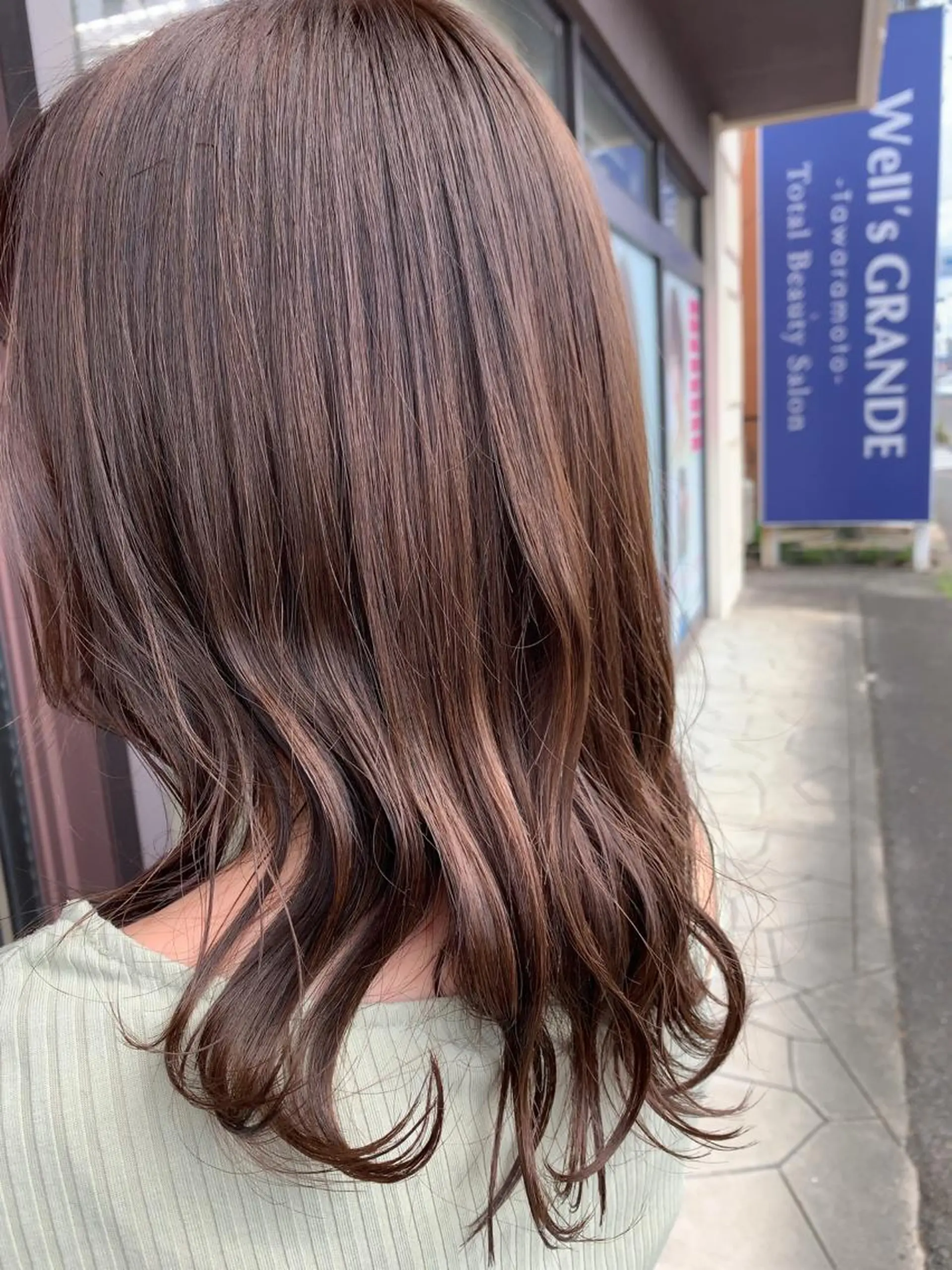 ミディアム カラー 隅田 美樹のヘアスタイル