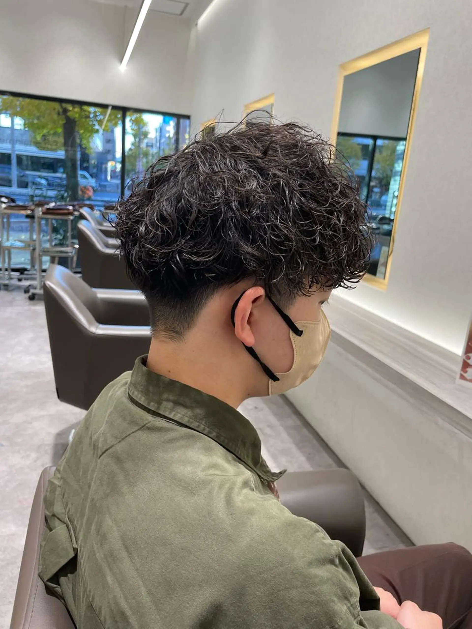 ショート パーマ メンズ メンズブリーチ メンズハイライト メンズメッシュ メンズパーマ メンズツイストパーマ カット パーマ Reginavita栄所属・メンズ特化/矢場町駅 徒歩1分/岡本一真のヘアスタイル