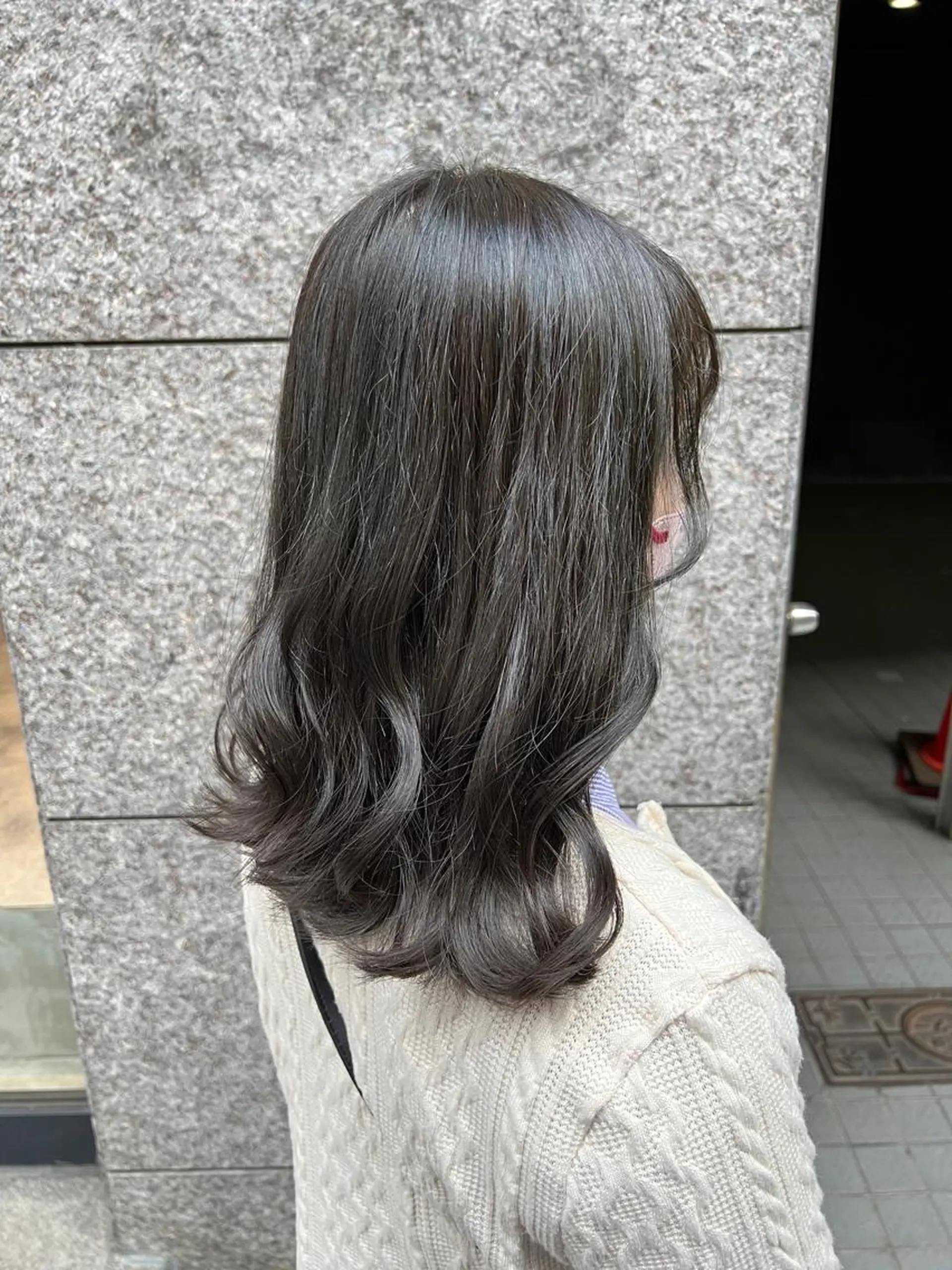 セミロング カラー グレージュ オリーブグレージュ オリーブグレー カット ヘアカラー トリートメント THINK SHOP sakiのヘアスタイル