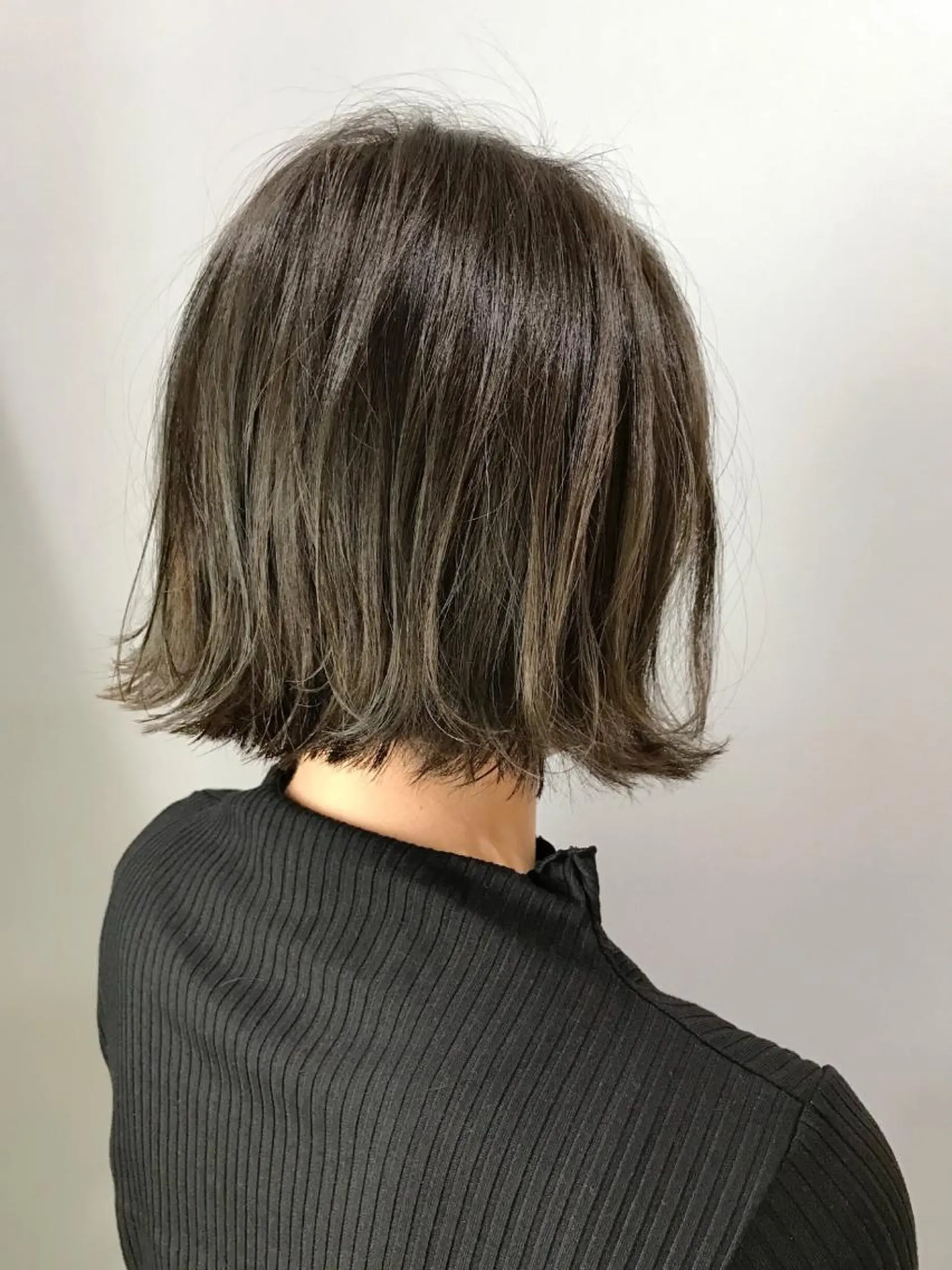 ショート カラー パーマ グレージュ ハイライトカラー ボブ ハイライト 外ハネヘア 美髪専門サロンby mile所属・美髪専門サロン kazuのヘアスタイル