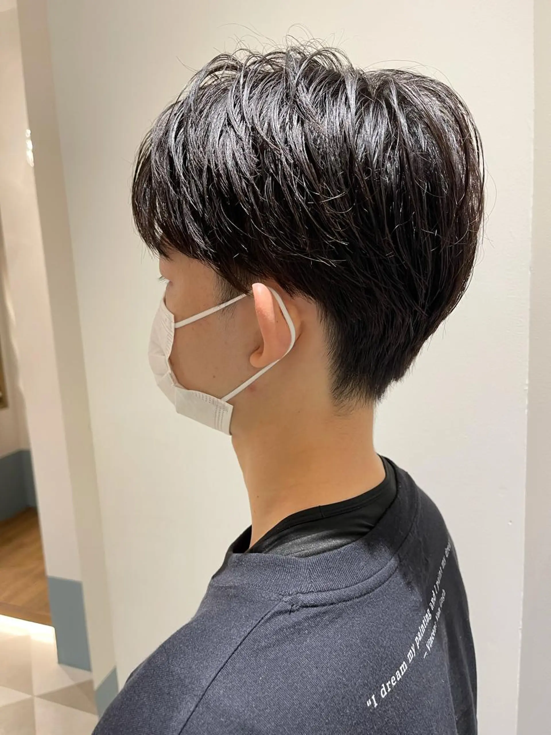 ショート メンズ センターパート メンズ就活ヘア 蜂須賀🐝縮毛矯正 ストレートパーマのヘアスタイル