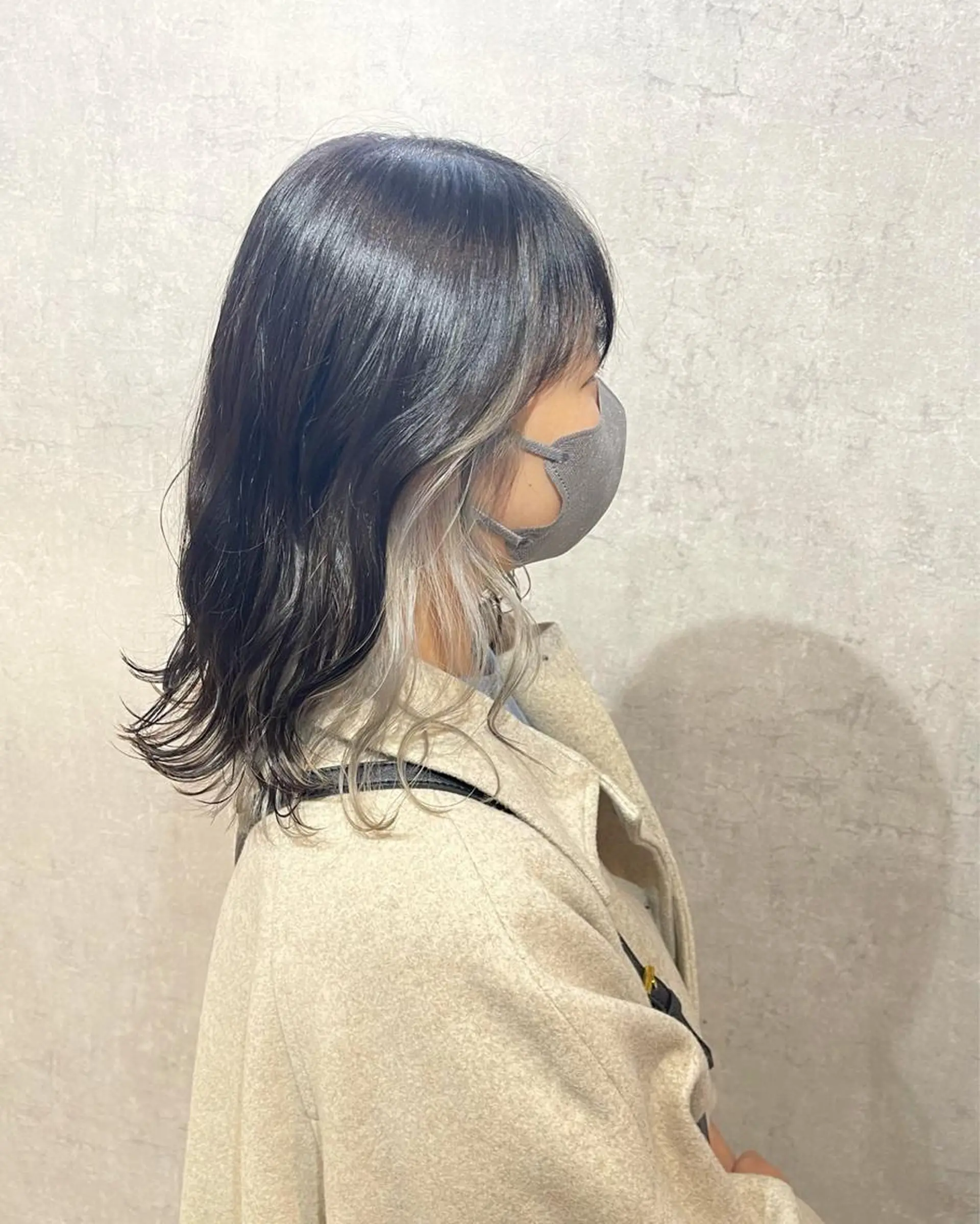 セミロング カラー インナーカラー 佐々木  まゆかのヘアスタイル