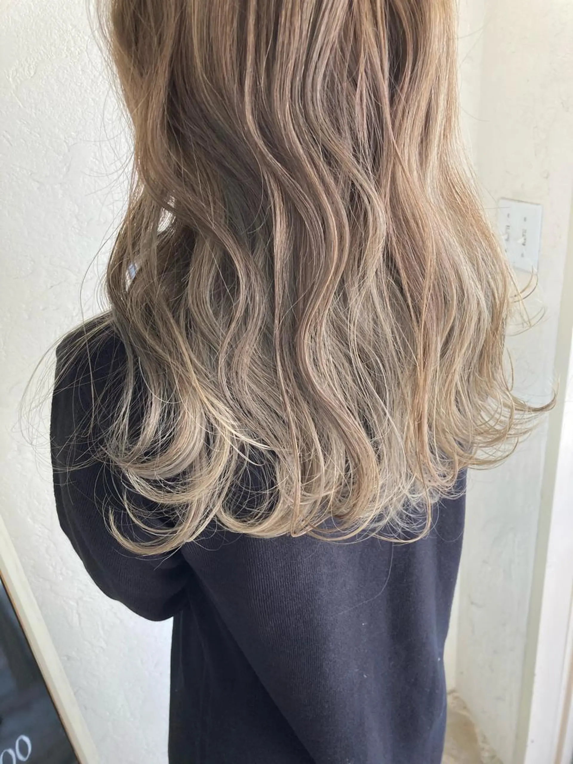 カラー 井上 歩美のヘアスタイル