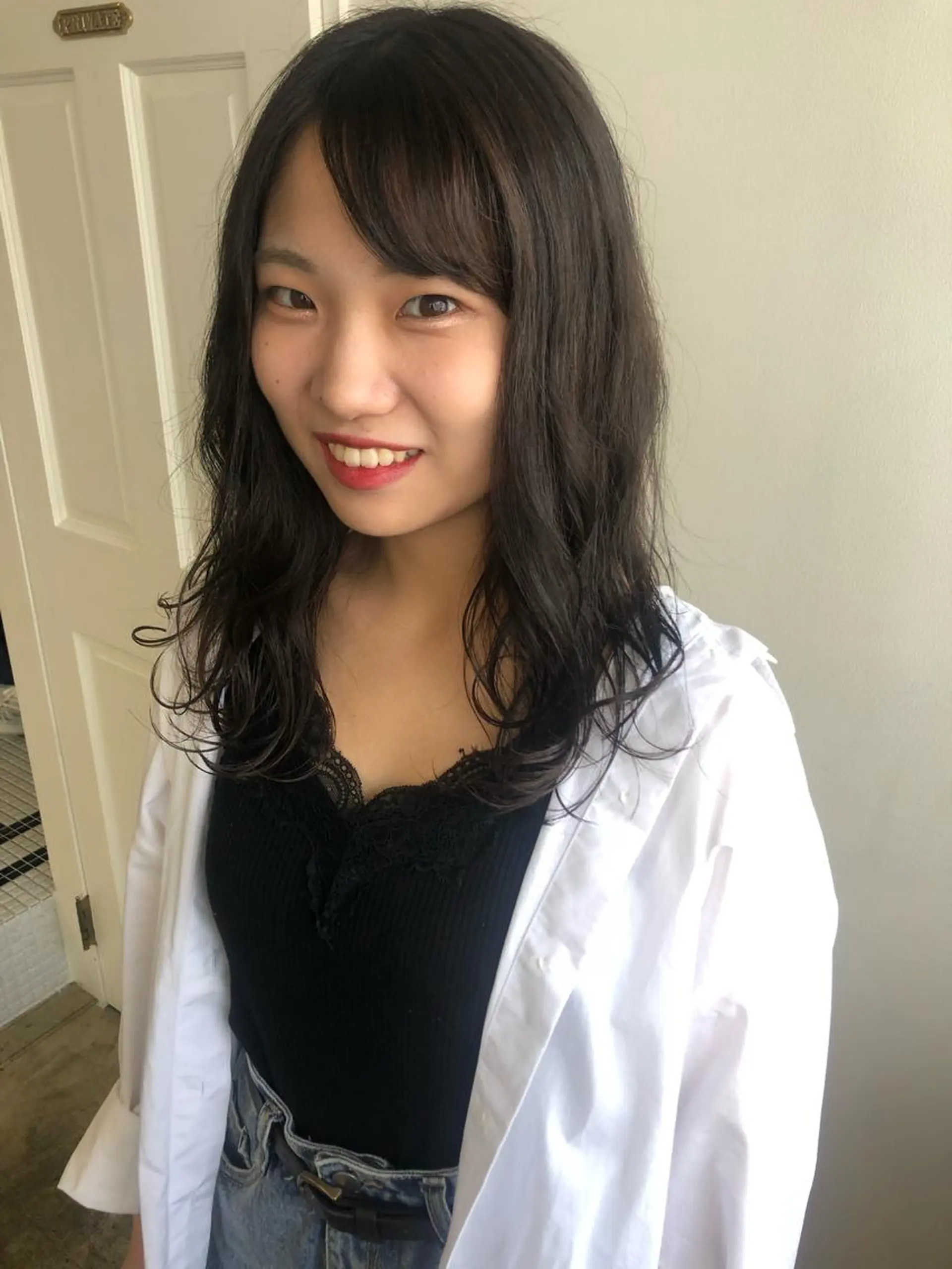 ミディアム カラー カット ヘアカラー トリートメント MIOベージュカラー 柔らかいカラーのヘアスタイル