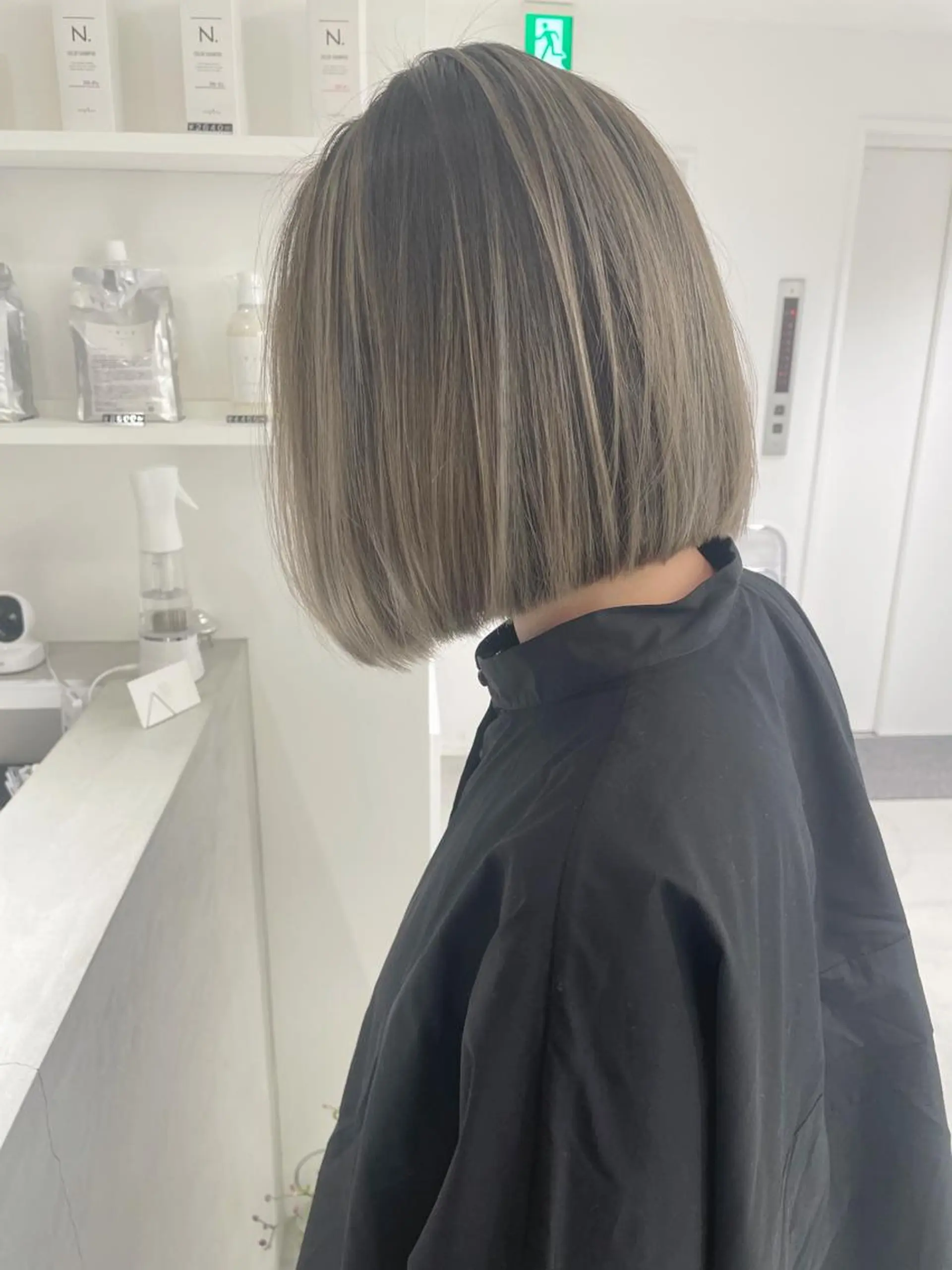 ショート カラー グレージュ ハイトーンカラー インナーカラー ラベンダーカラー ピンクカラー ito. ブリーチ/髪質改善のヘアスタイル