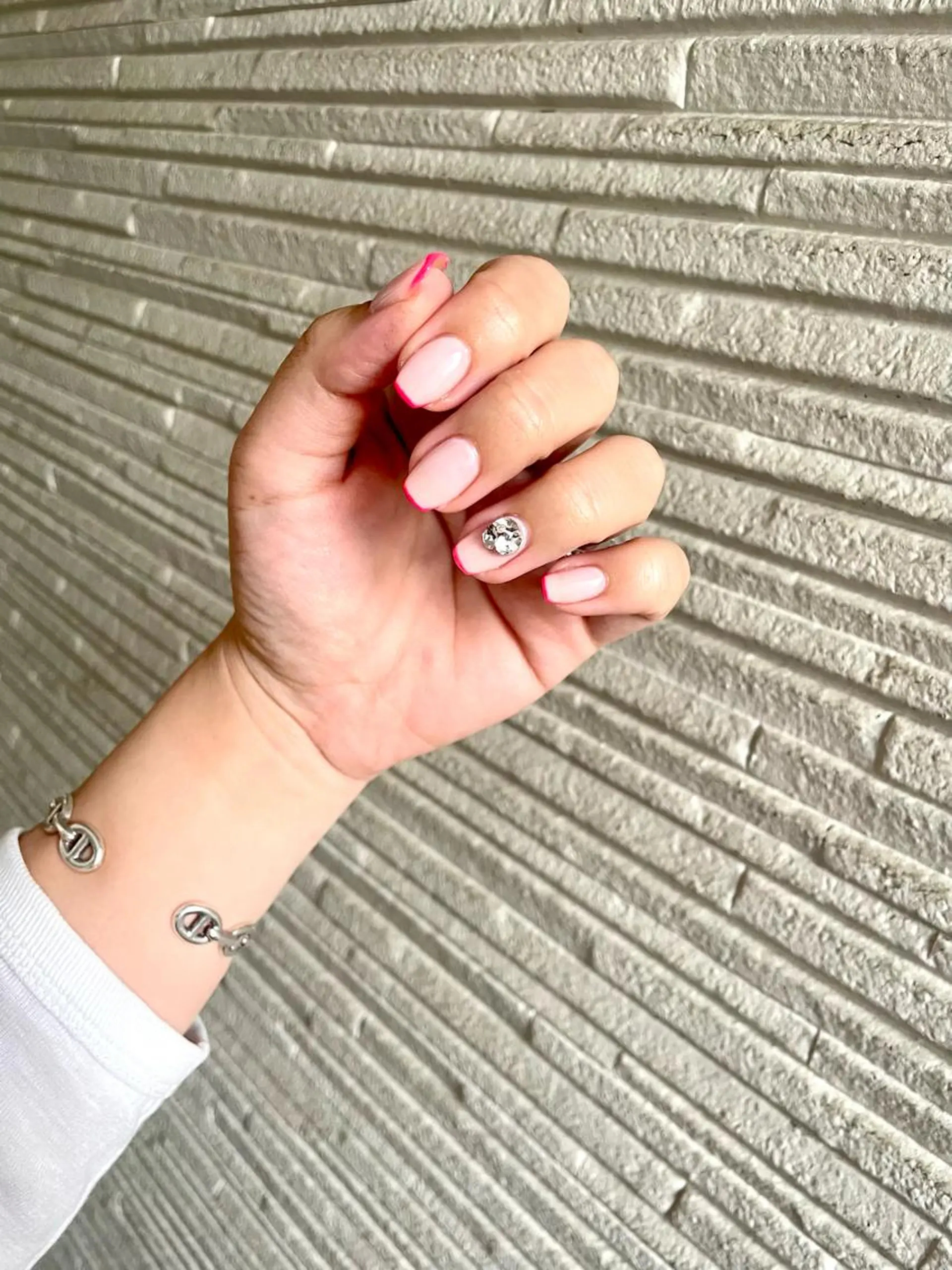 ネイル フレンチネイル ストーンネイル salon te.のネイルデザイン