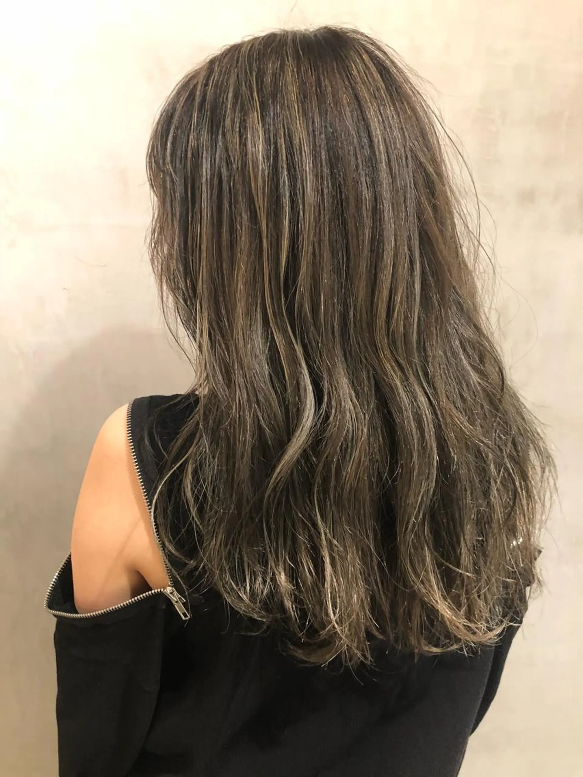 ミディアム カラー ハイライトカラー ハイライト ヘアカラー トリートメント 大西 直人のヘアスタイル
