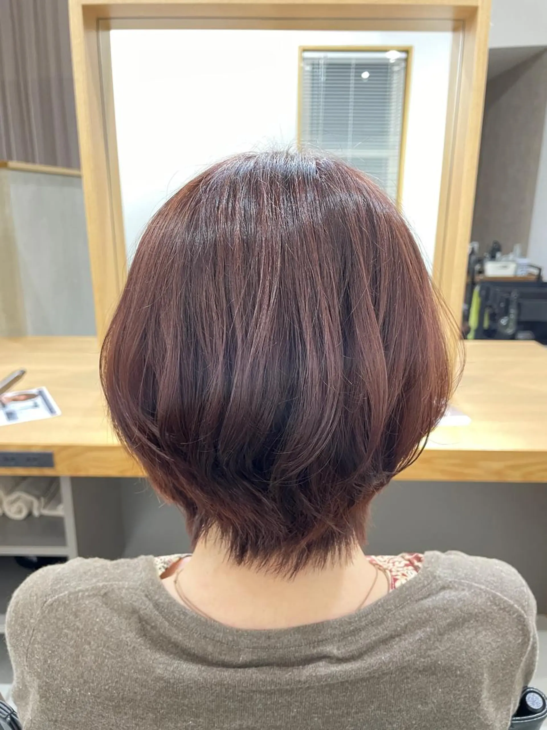 カラー タケウチ サトミのヘアスタイル