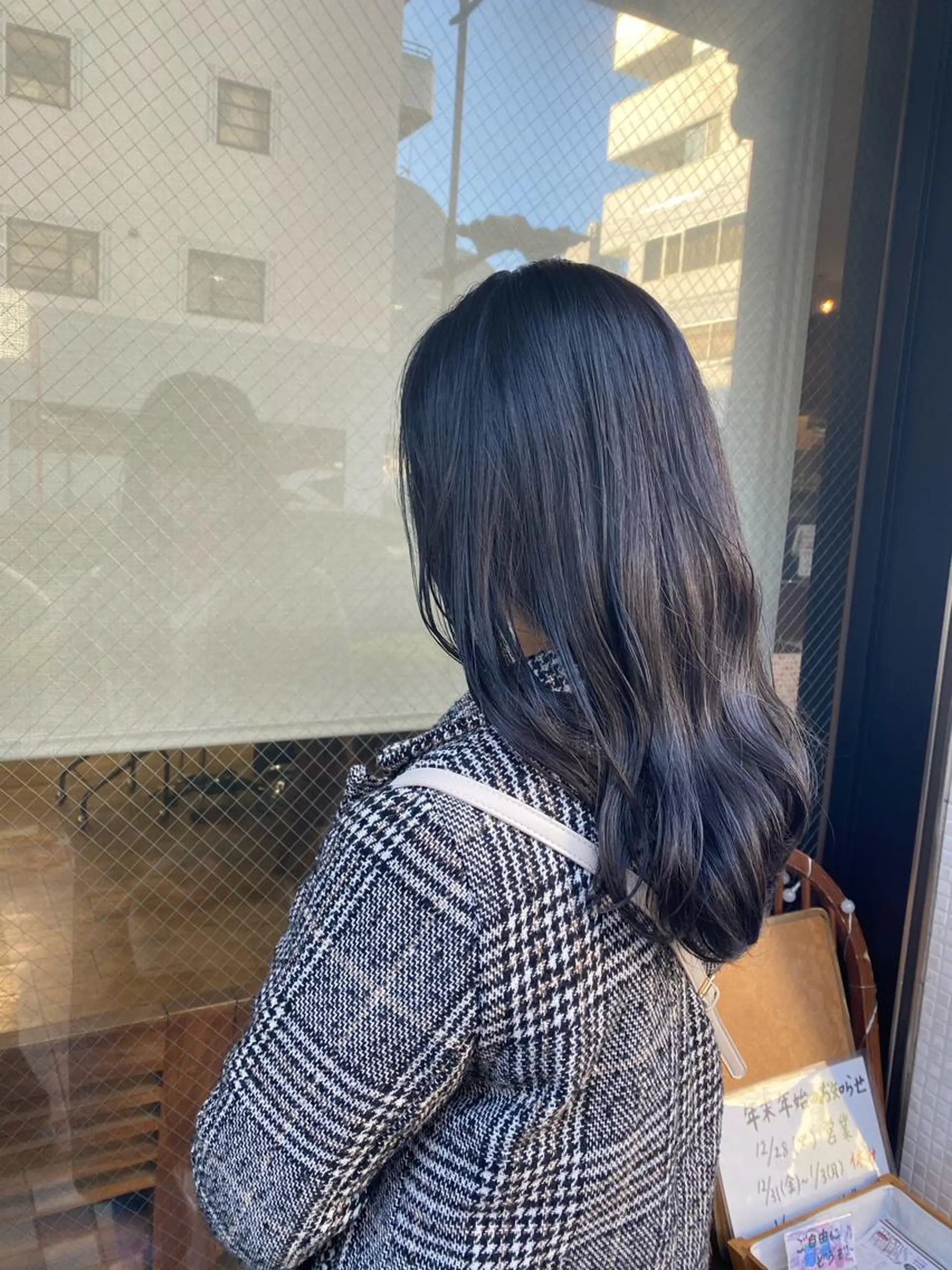 ロング カラー 黒髪 ブリーチ ブルーカラー 透明感カラー サプリームヘア 飯田みち瑠のヘアスタイル