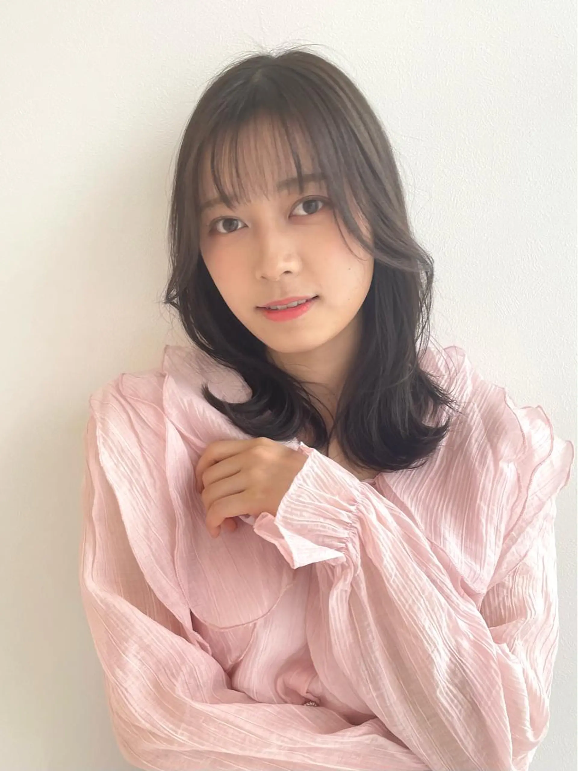 ミディアム くびれヘア 顔周りカット 似合わせカット 外ハネヘア カット ヘアカラー トリートメント 似合わせカット 迫留由弥のヘアスタイル