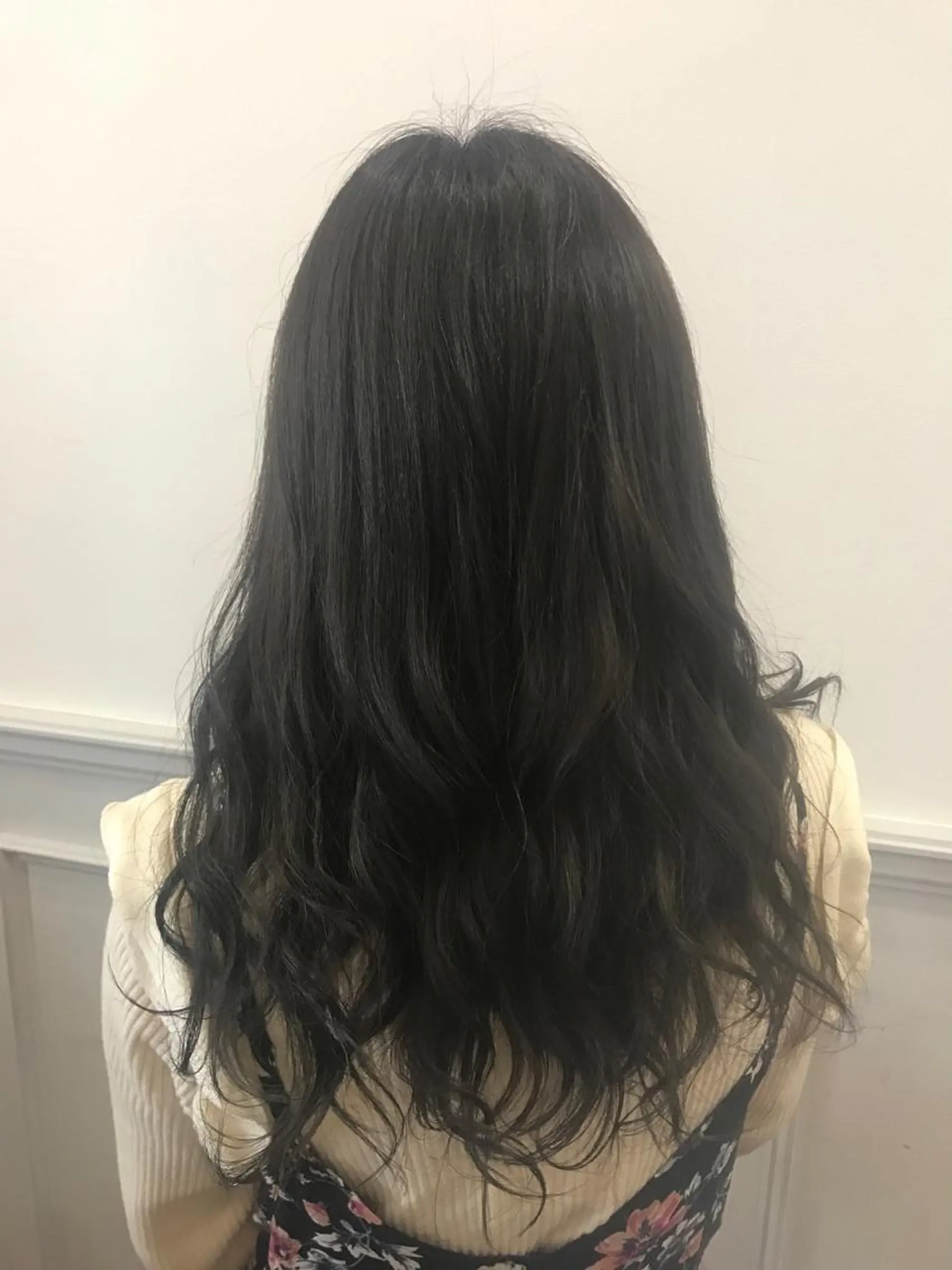 ロング カラー 透明感カラー ダークグレー ダークグレージュ グレージュ ひろせ かなのヘアスタイル